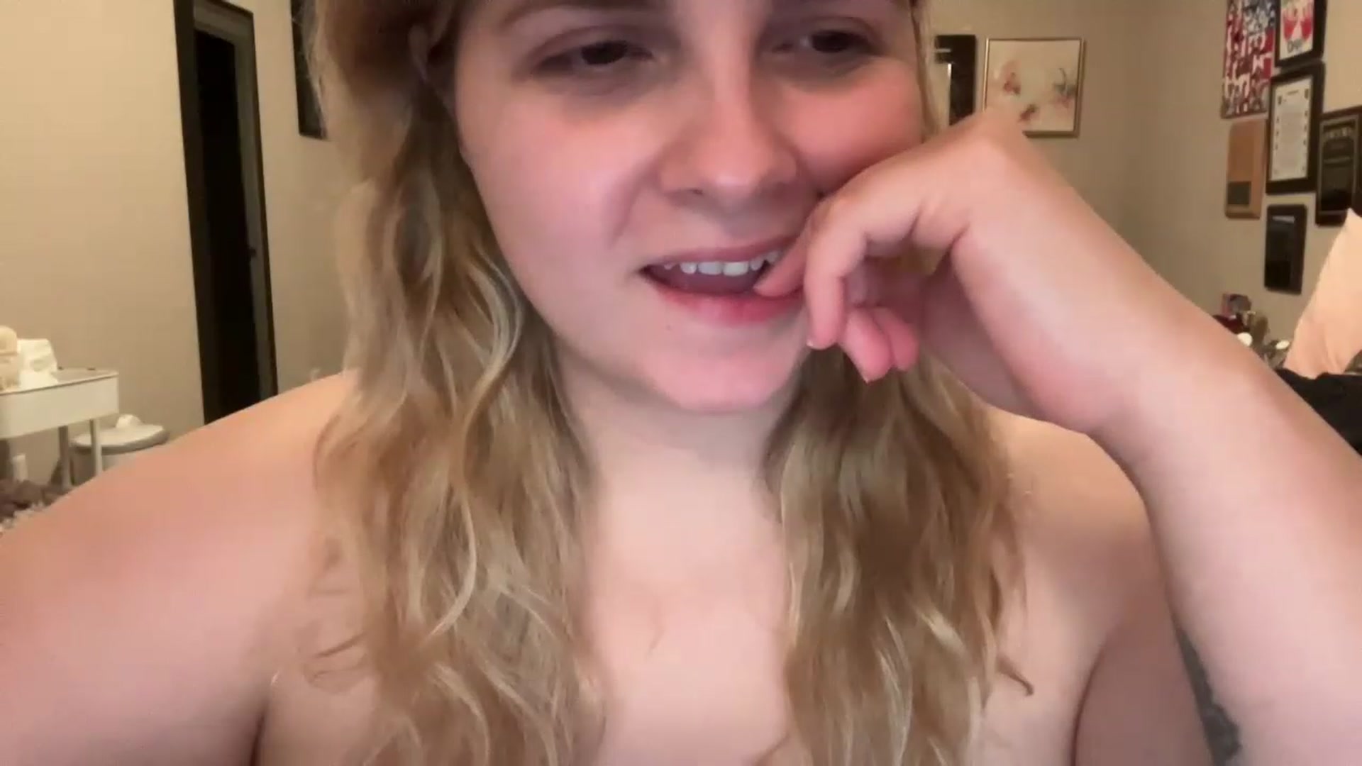 Gallery image thumbnail from j3nnamatic's myfreecams stream on, 05/23/2023, 18:32 image 9 of 20
