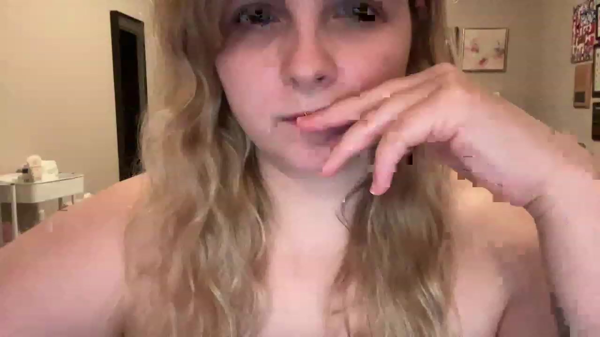 Gallery image thumbnail from j3nnamatic's myfreecams stream on, 05/23/2023, 18:32 image 17 of 20