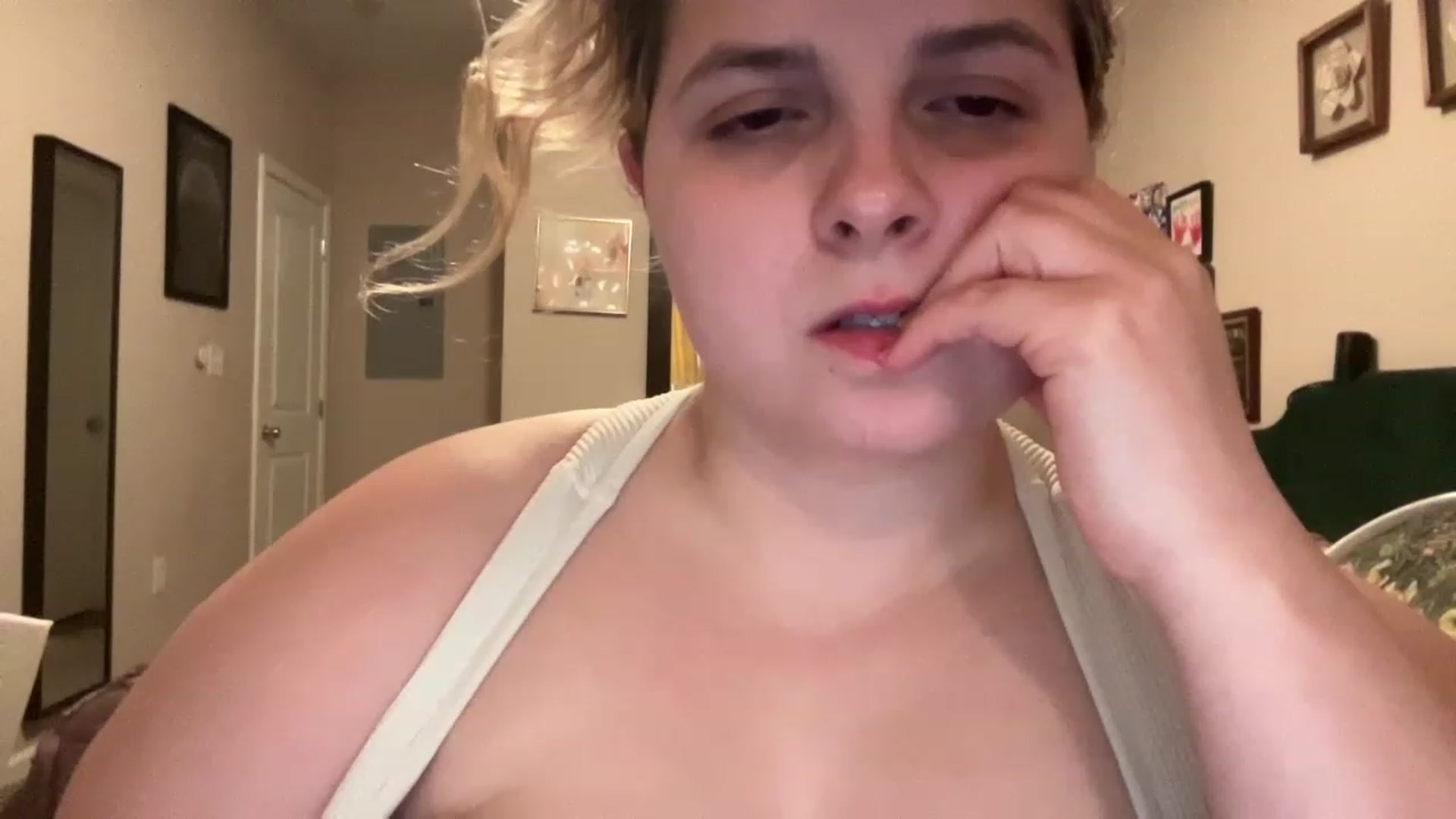 Gallery image thumbnail from j3nnamatic's myfreecams stream on, 06/21/2023, 21:22 image 2 of 20