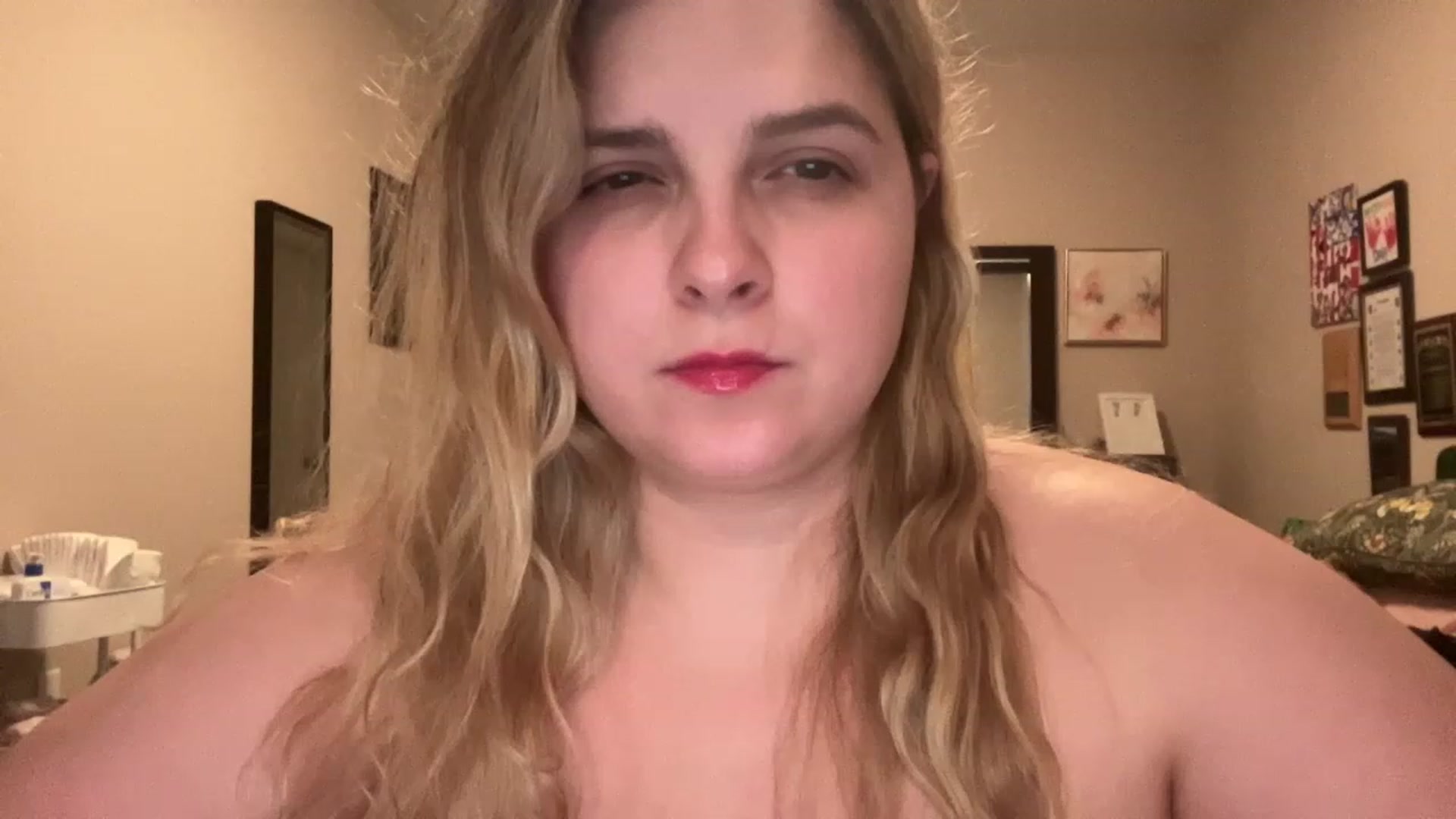 Gallery image thumbnail from j3nnamatic's myfreecams stream on, 06/26/2023, 23:01 image 3 of 20