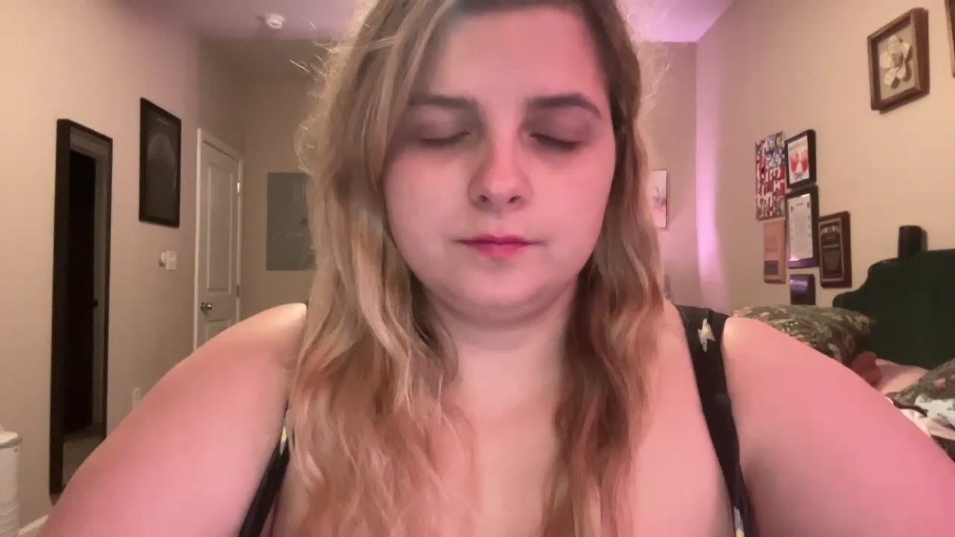 Gallery image thumbnail from j3nnamatic's myfreecams stream on, 07/10/2023, 22:12 image 5 of 20