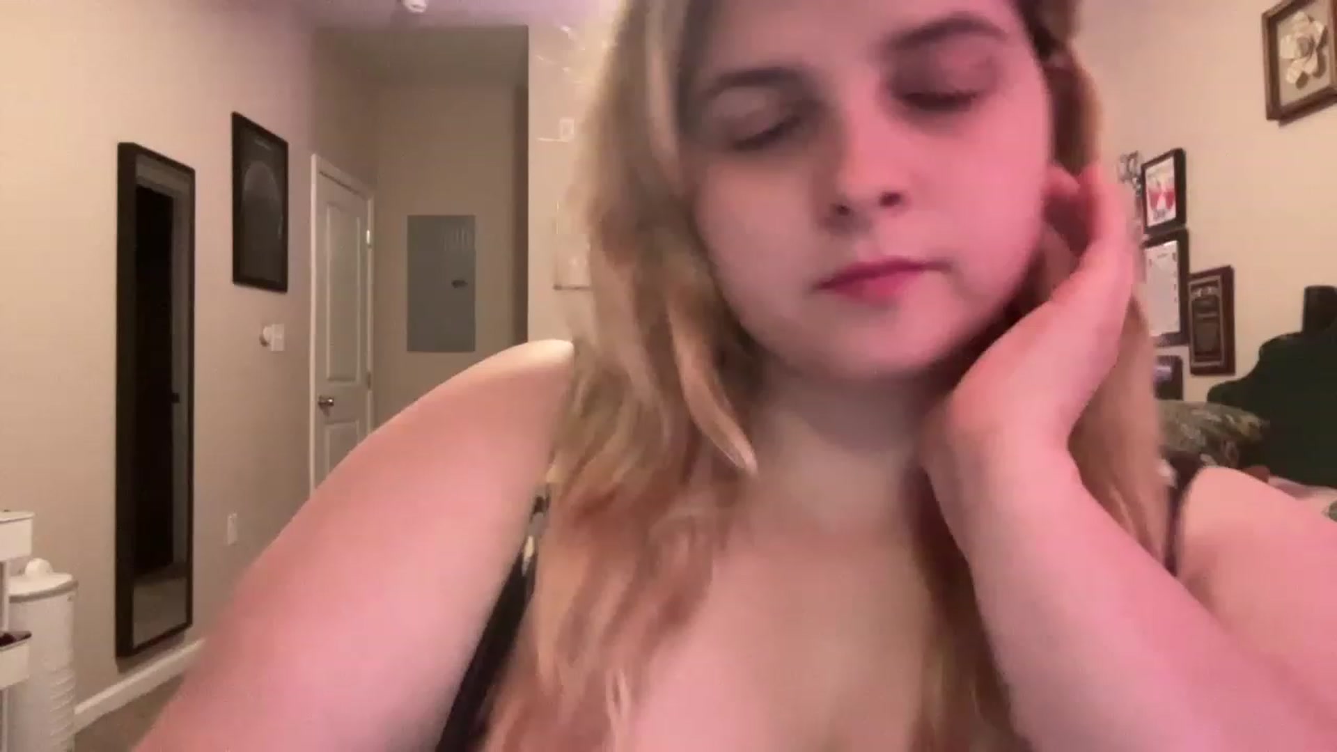 Gallery image thumbnail from j3nnamatic's myfreecams stream on, 07/10/2023, 22:12 image 14 of 20