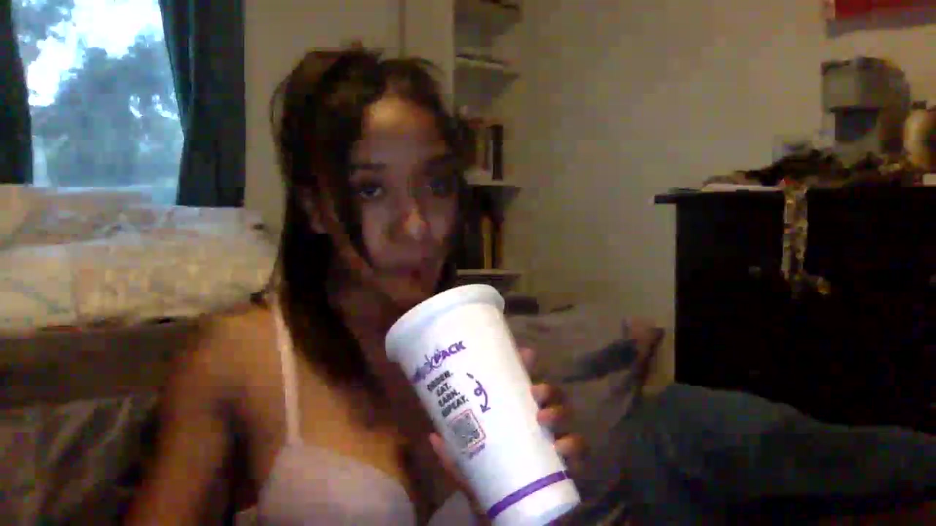 Gallery image thumbnail from jadaluv444's myfreecams stream on, 08/17/2023, 13:20 image 18 of 20