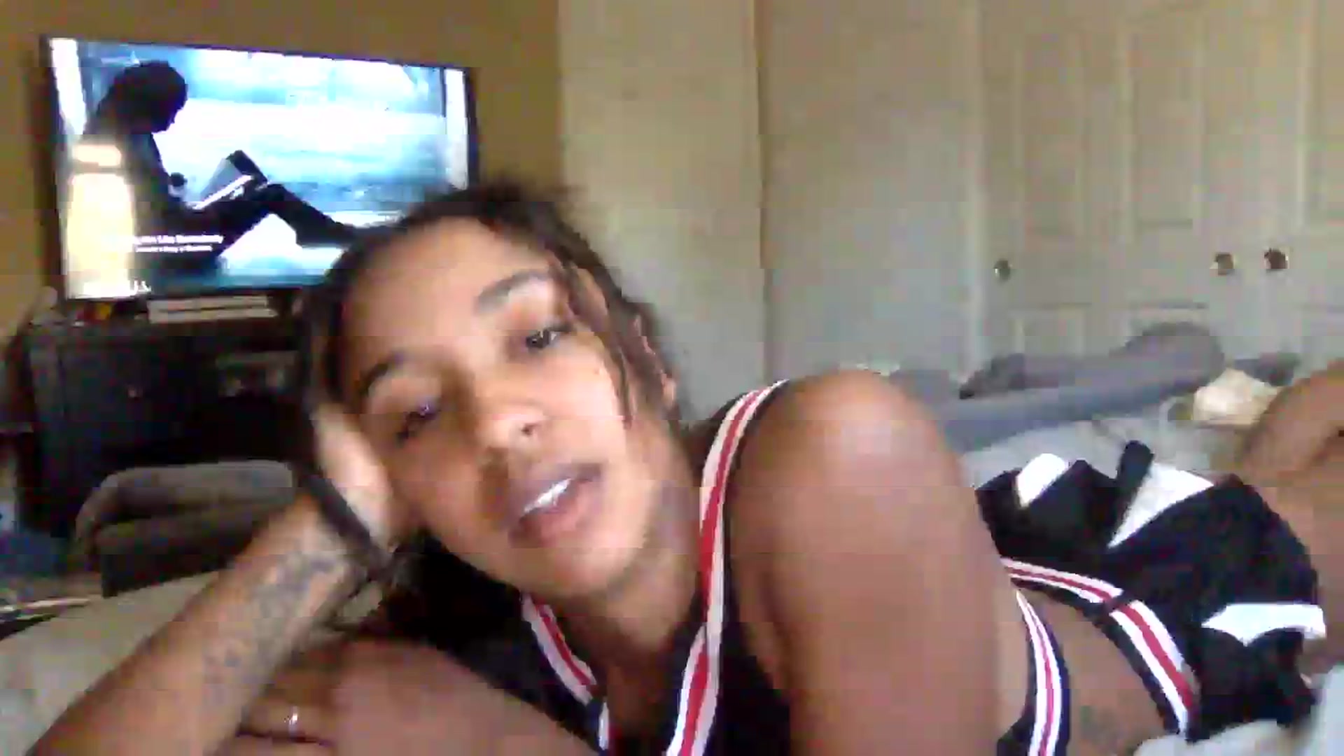 Gallery image thumbnail from jadaluv444's myfreecams stream on, 08/18/2023, 20:26 image 14 of 20