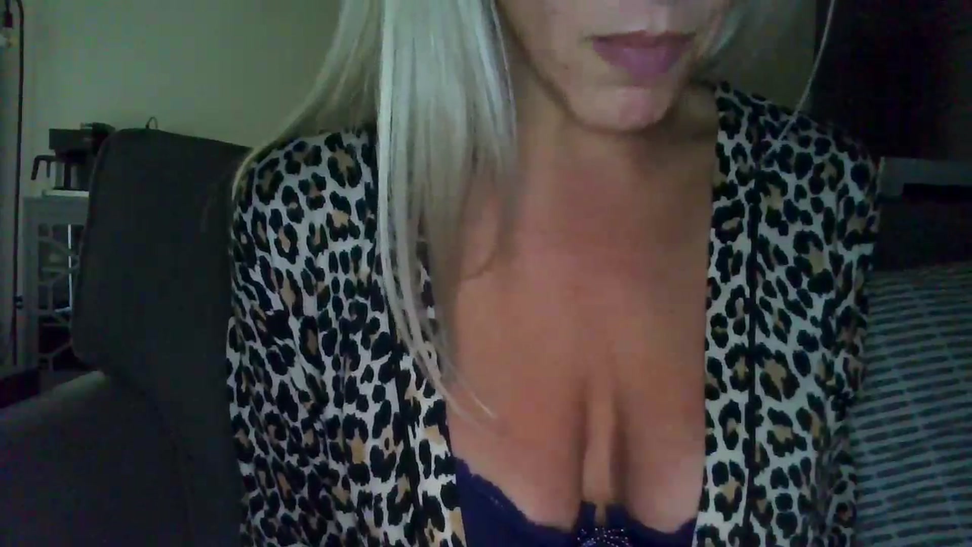 Gallery image thumbnail from jadeandpearls's myfreecams stream on, 10/09/2023, 16:37 image 12 of 20