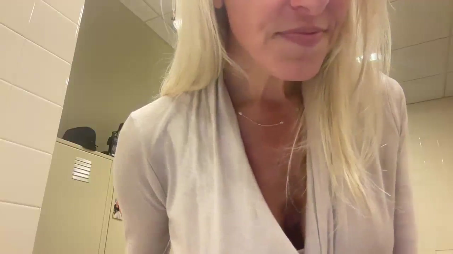 Gallery image thumbnail from jadeandpearls's myfreecams stream on, 10/24/2023, 20:56 image 5 of 20
