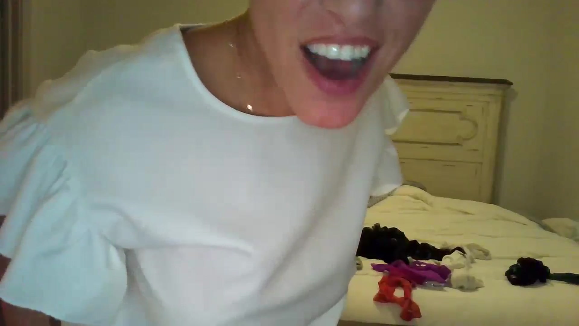 Gallery image thumbnail from jadeandpearls's myfreecams stream on, 10/26/2023, 17:45 image 15 of 20