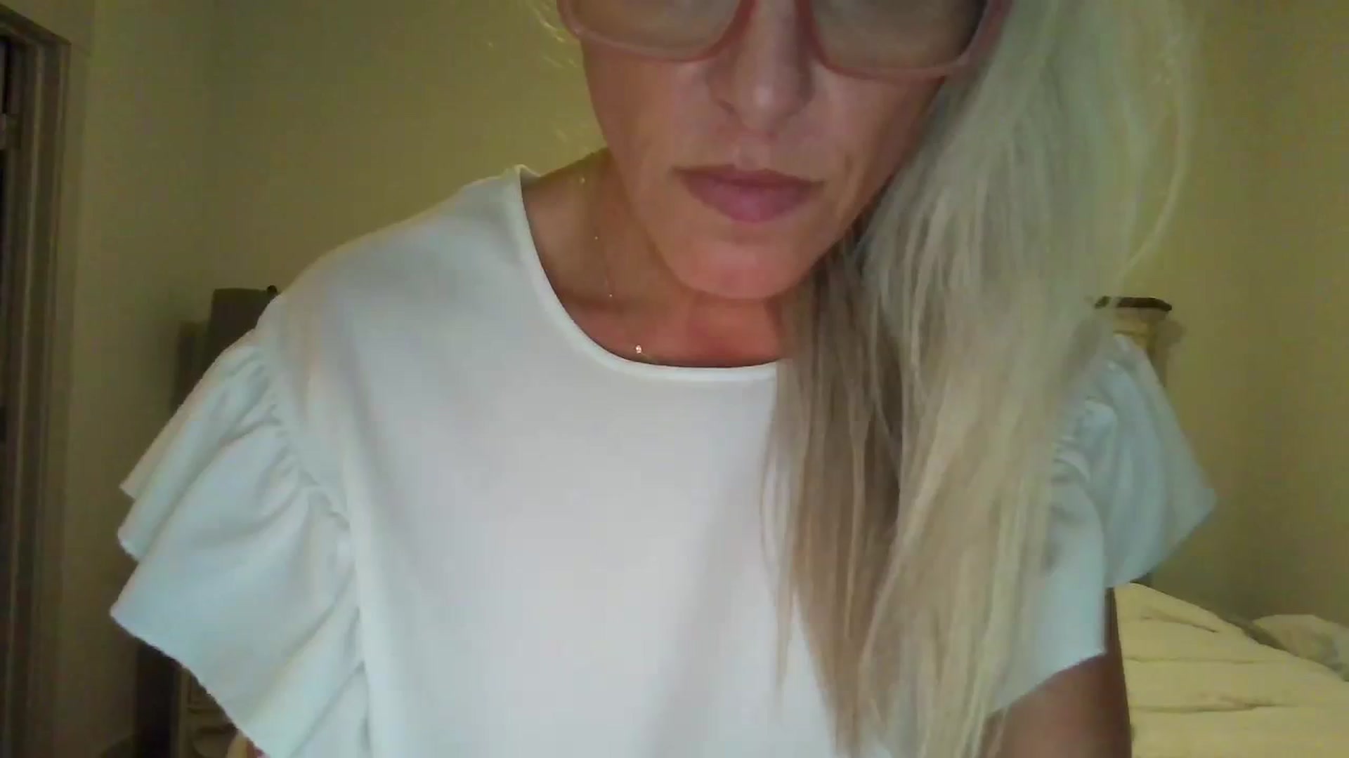Gallery image thumbnail from jadeandpearls's myfreecams stream on, 10/26/2023, 17:45 image 8 of 20