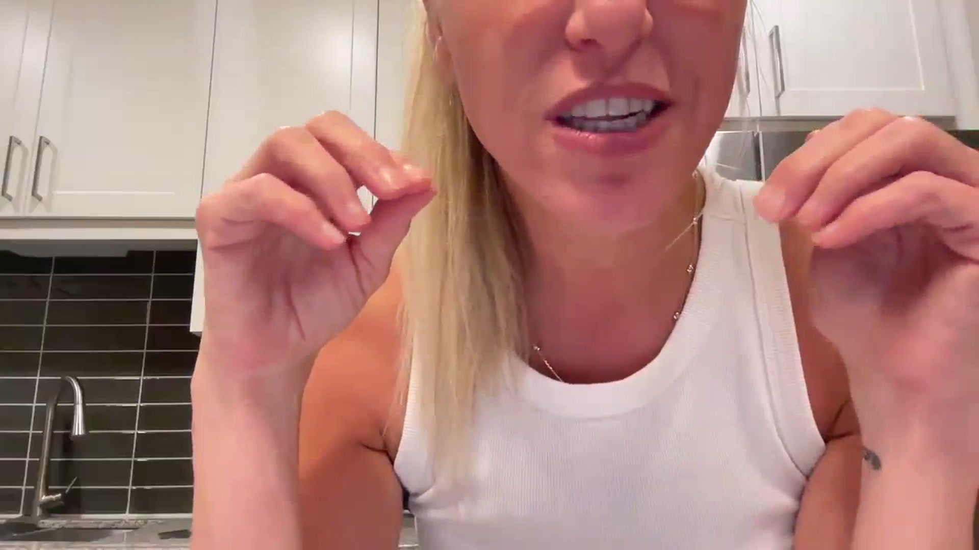Gallery image thumbnail from jadeandpearls's myfreecams stream on, 10/26/2023, 23:09 image 6 of 20