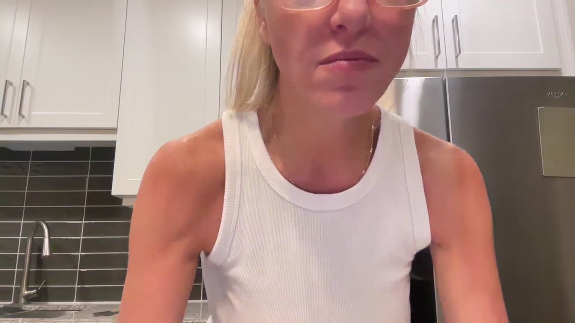 Gallery image thumbnail from jadeandpearls's myfreecams stream on, 10/26/2023, 23:09 image 4 of 20
