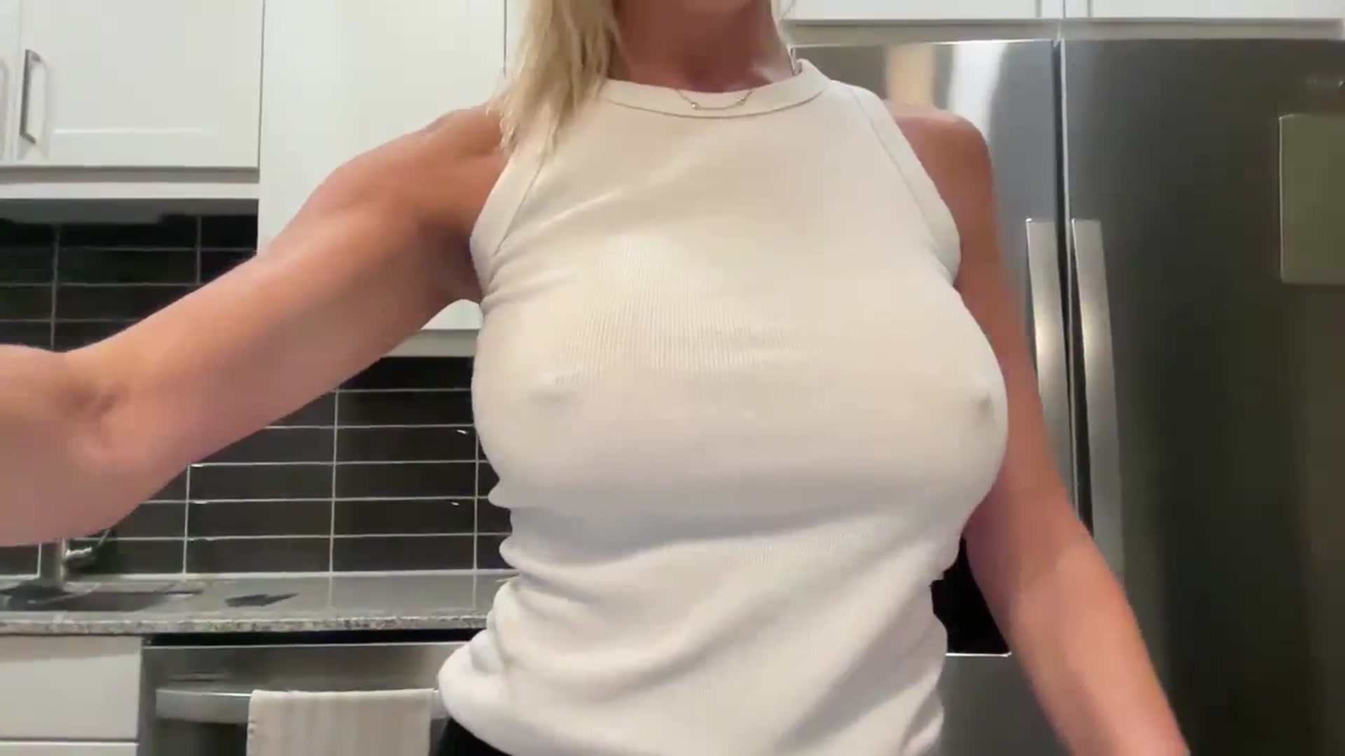 Gallery image thumbnail from jadeandpearls's myfreecams stream on, 10/26/2023, 23:09 image 15 of 20