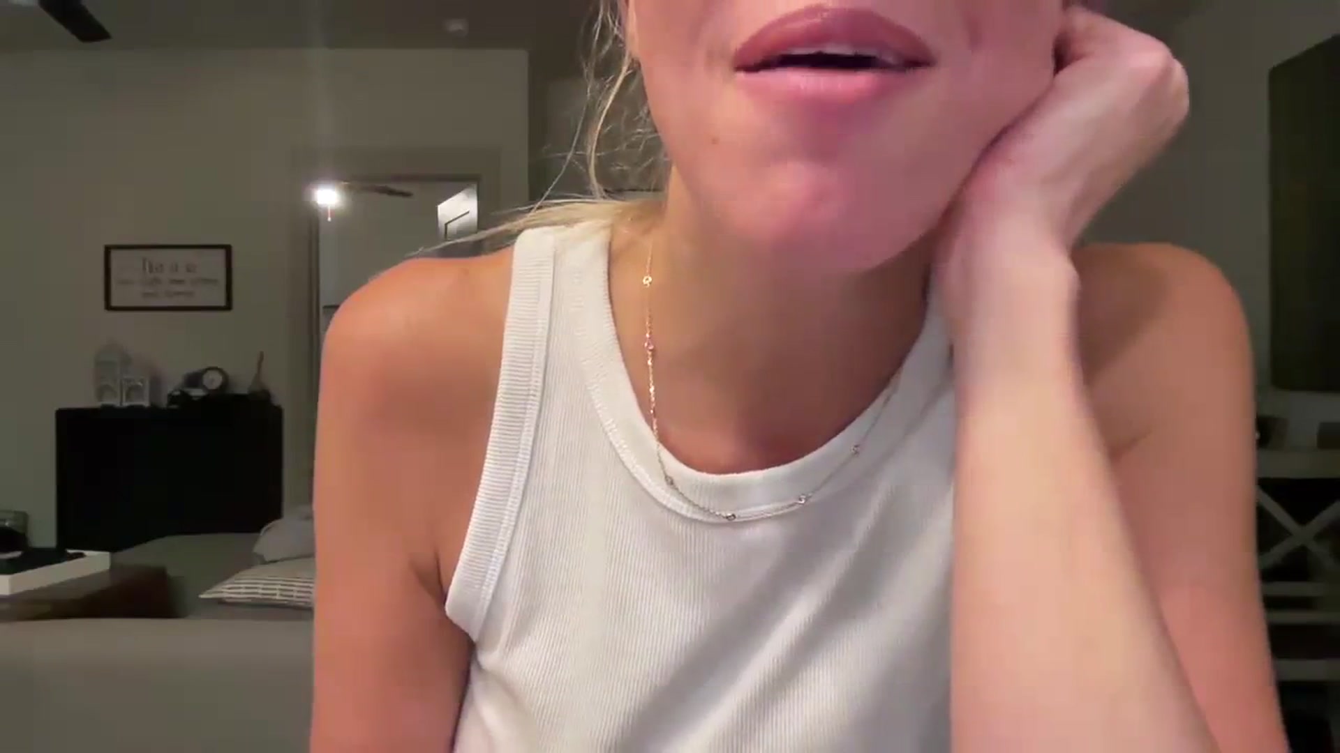 Gallery image thumbnail from jadeandpearls's myfreecams stream on, 10/26/2023, 23:56 image 13 of 20