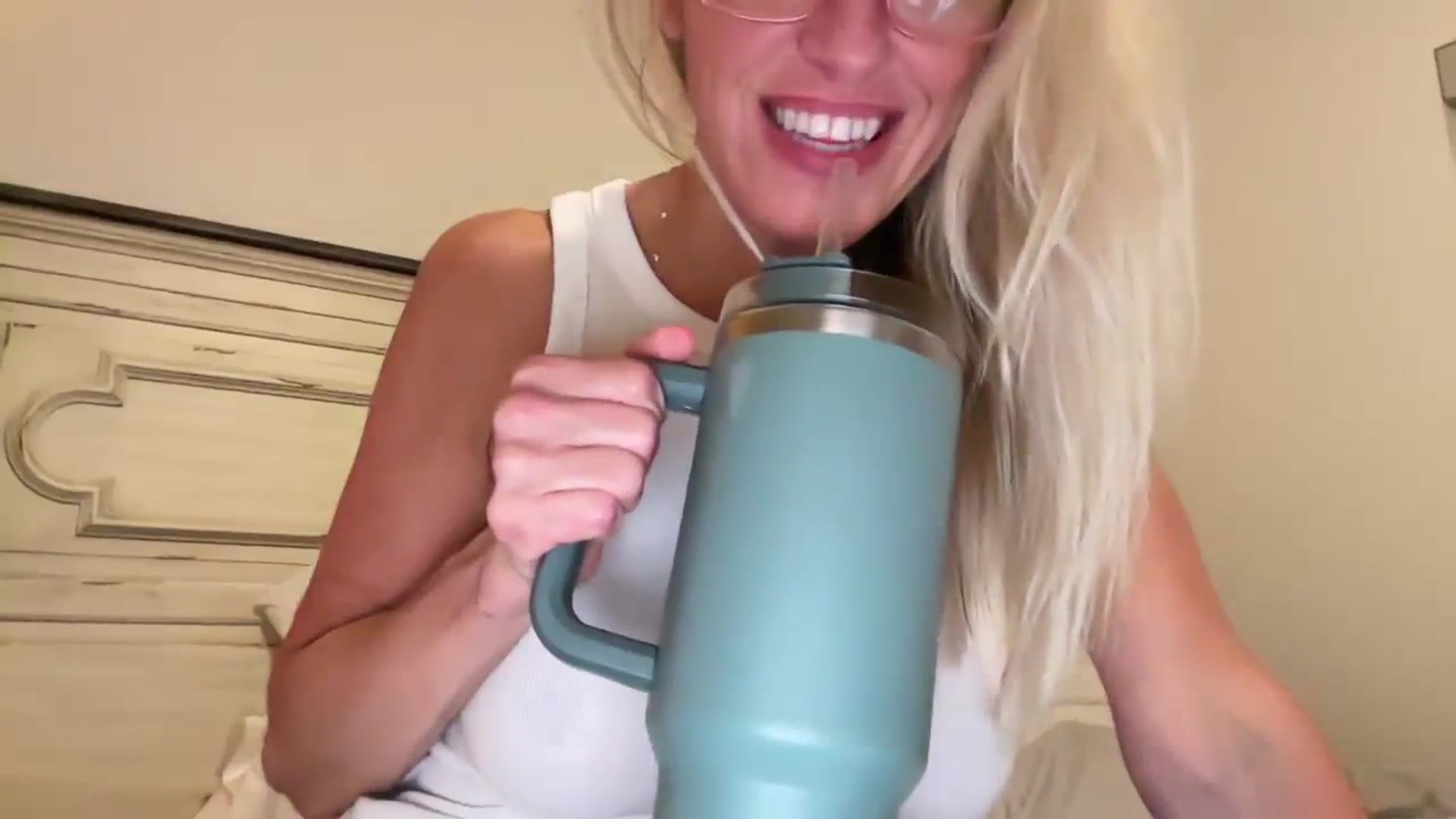 Gallery image thumbnail from jadeandpearls's myfreecams stream on, 10/27/2023, 24:33 image 16 of 20