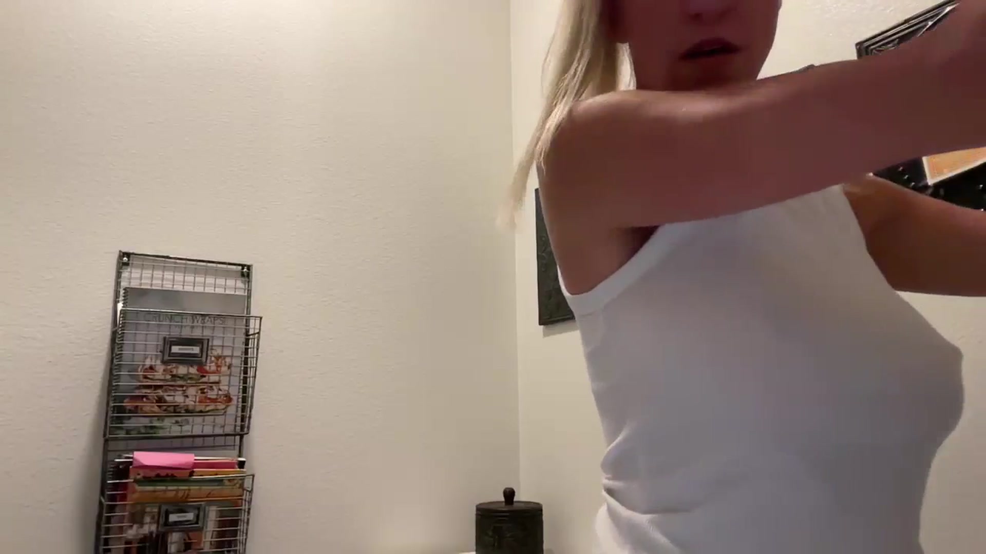 Gallery image thumbnail from jadeandpearls's myfreecams stream on, 10/27/2023, 24:33 image 3 of 20