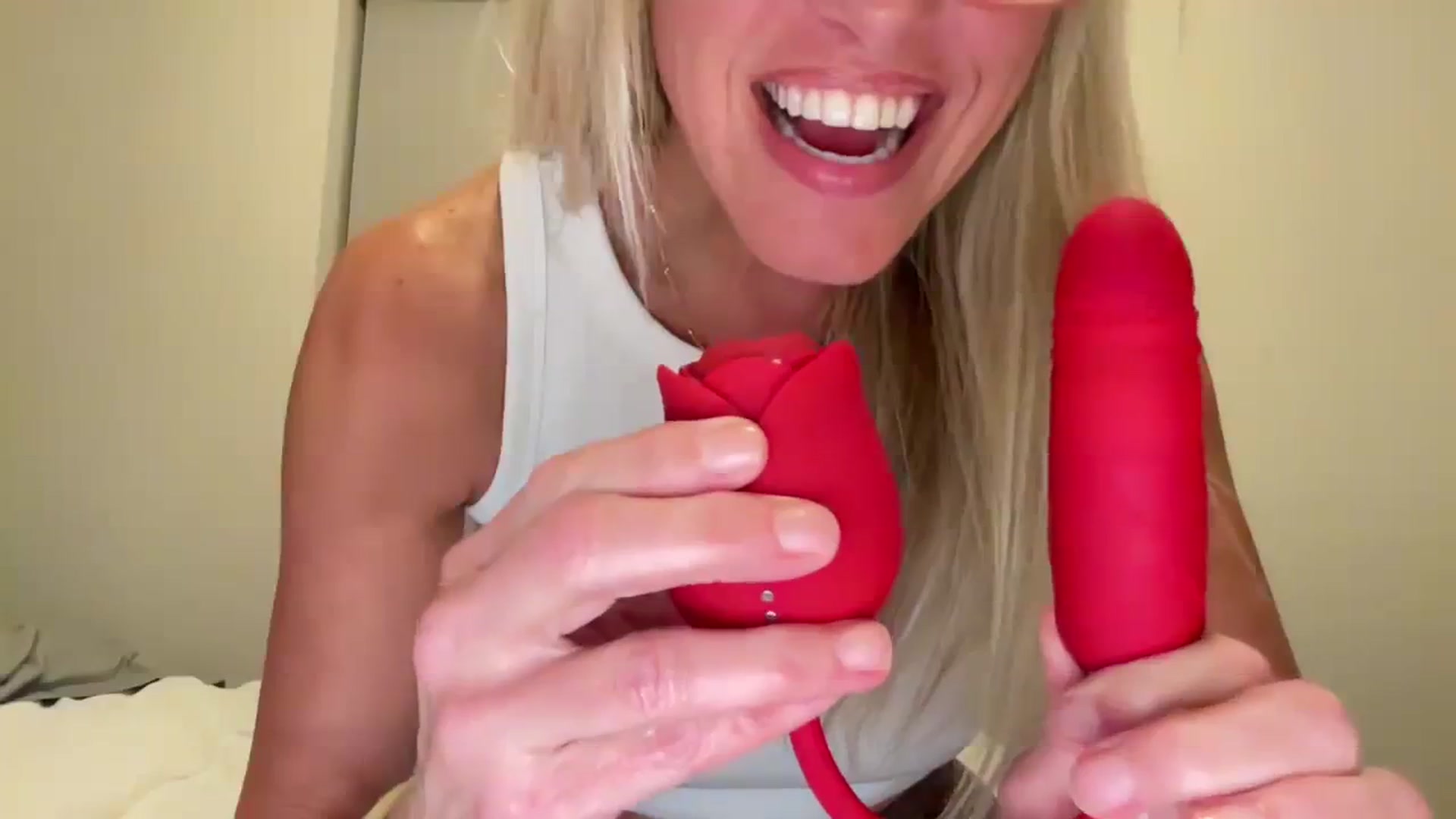 Gallery image thumbnail from jadeandpearls's myfreecams stream on, 10/27/2023, 01:21 image 13 of 20