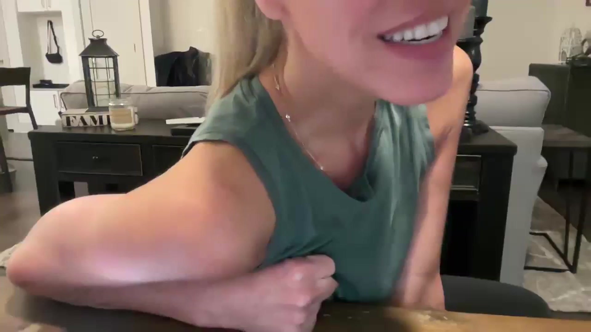 Gallery image thumbnail from jadeandpearls's myfreecams stream on, 10/27/2023, 20:41 image 8 of 20