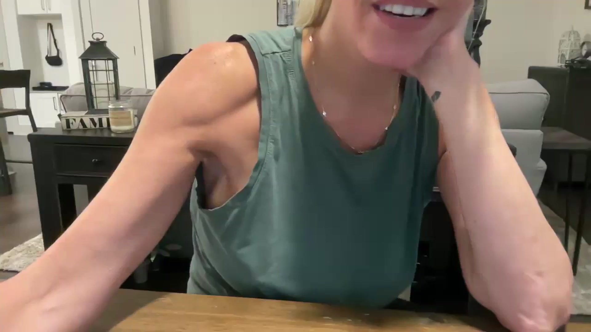 Gallery image thumbnail from jadeandpearls's myfreecams stream on, 10/27/2023, 20:41 image 5 of 20