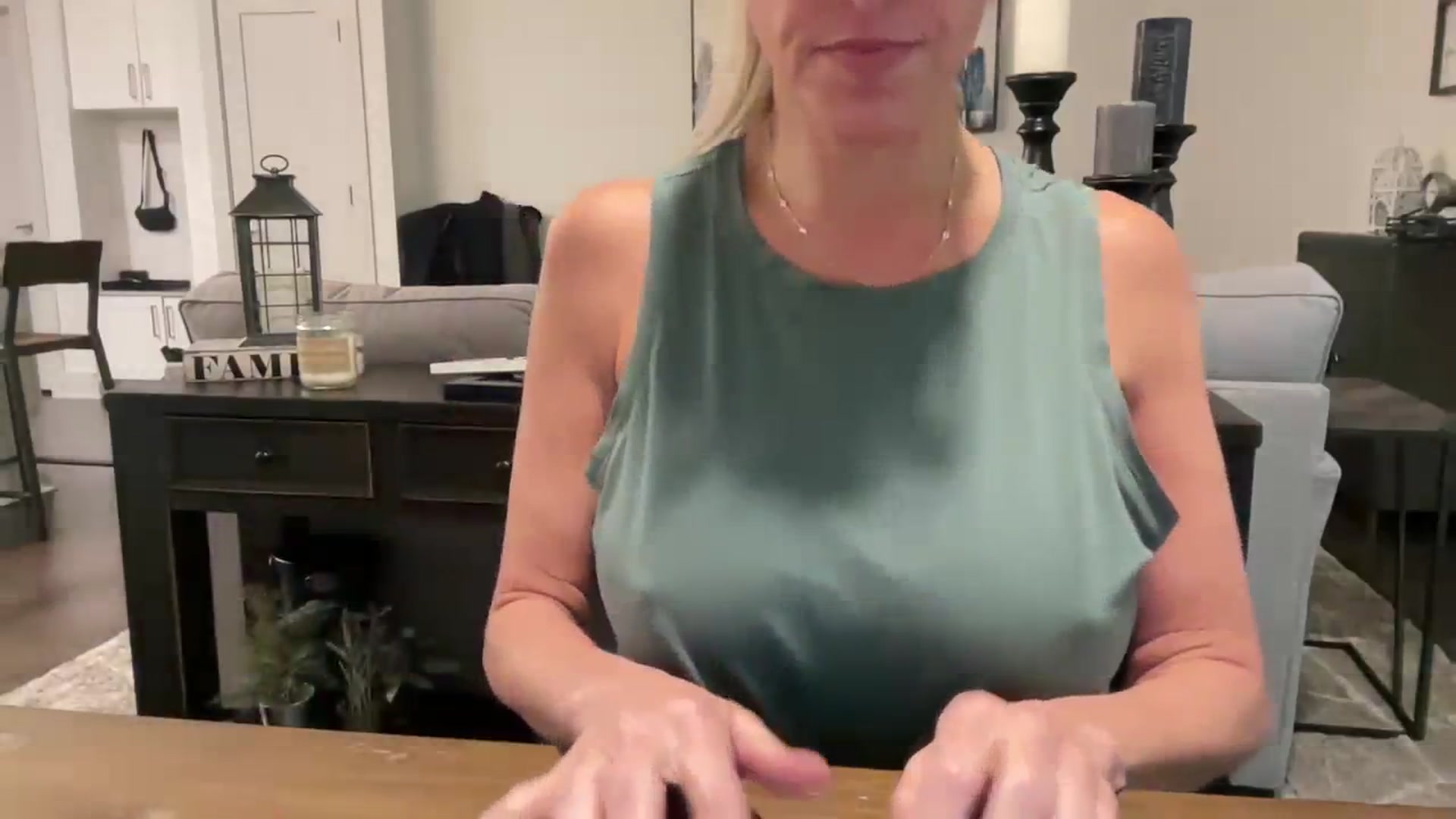 Gallery image thumbnail from jadeandpearls's myfreecams stream on, 10/27/2023, 20:41 image 2 of 20