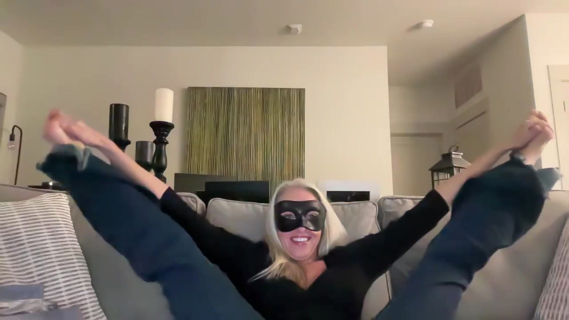 Gallery image thumbnail from jadeandpearls's myfreecams stream on, 10/30/2023, 24:57 image 5 of 20