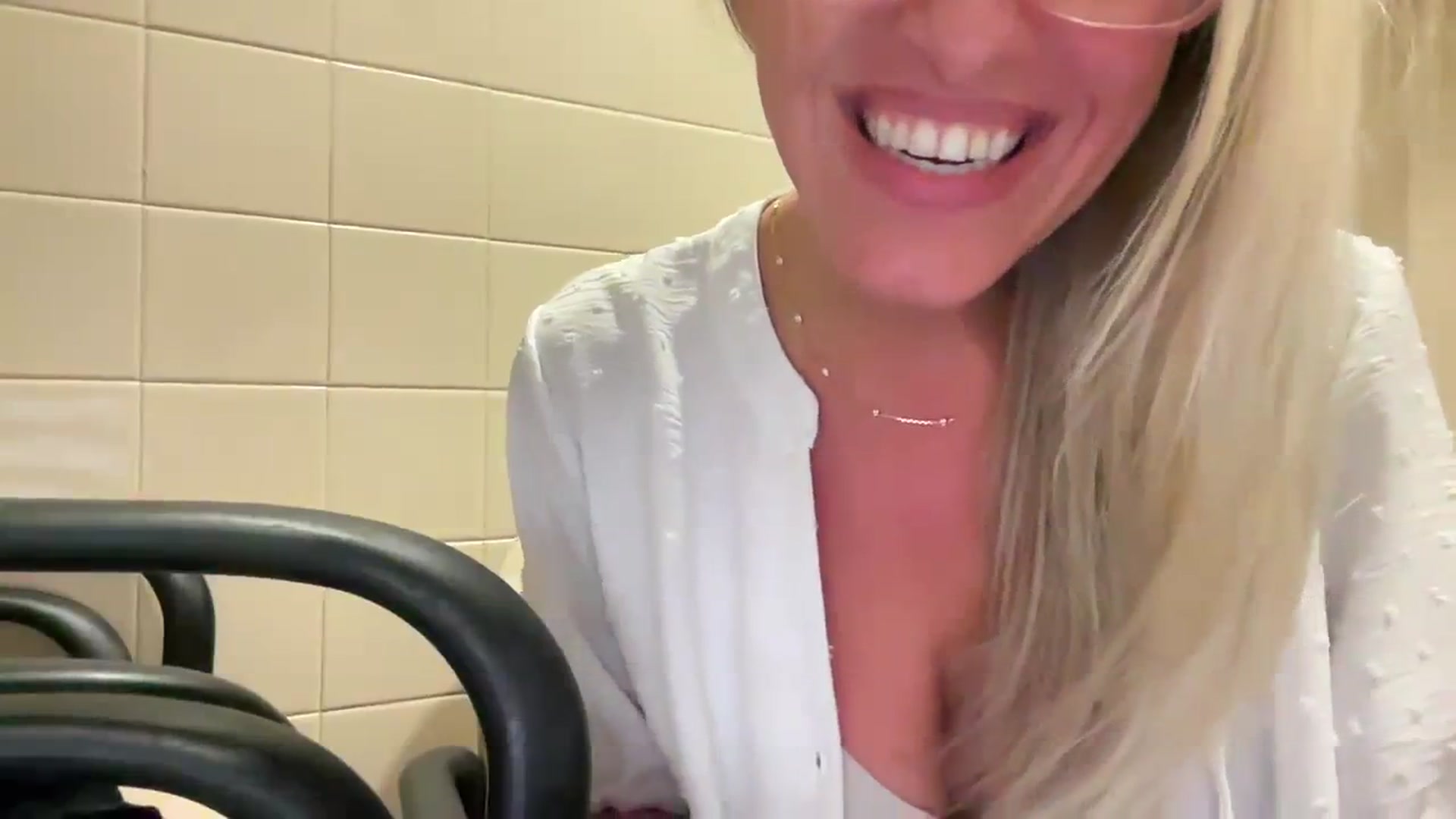 Gallery image thumbnail from jadeandpearls's myfreecams stream on, 11/02/2023, 21:03 image 14 of 20