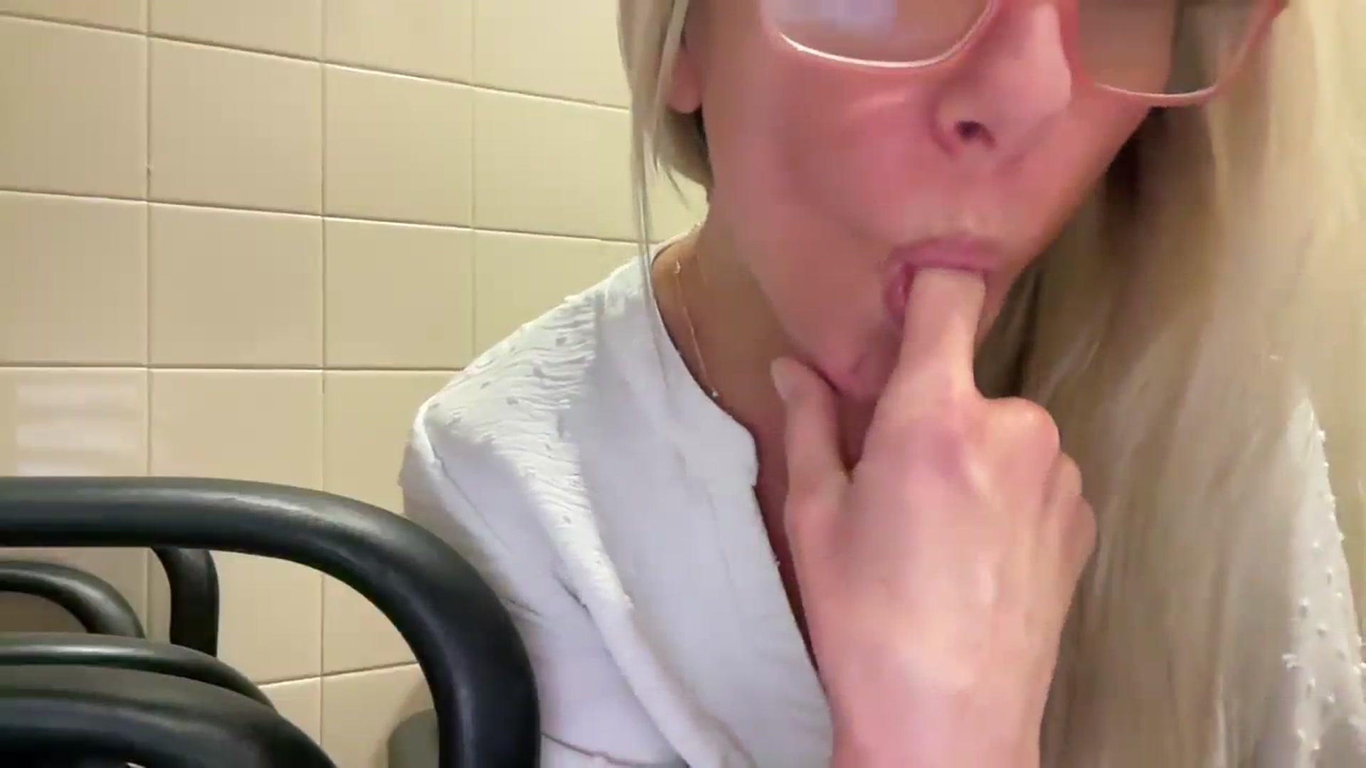Gallery image thumbnail from jadeandpearls's myfreecams stream on, 11/02/2023, 21:03 image 5 of 20