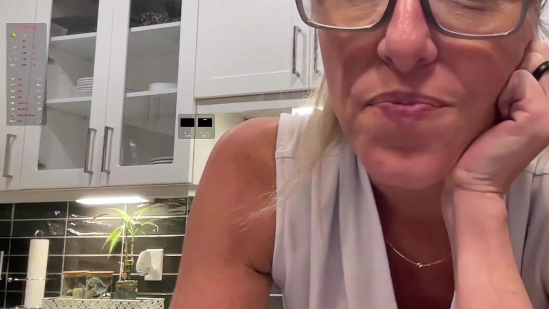 Gallery image thumbnail from jadeandpearls's myfreecams stream on, 11/08/2023, 01:41 image 18 of 20