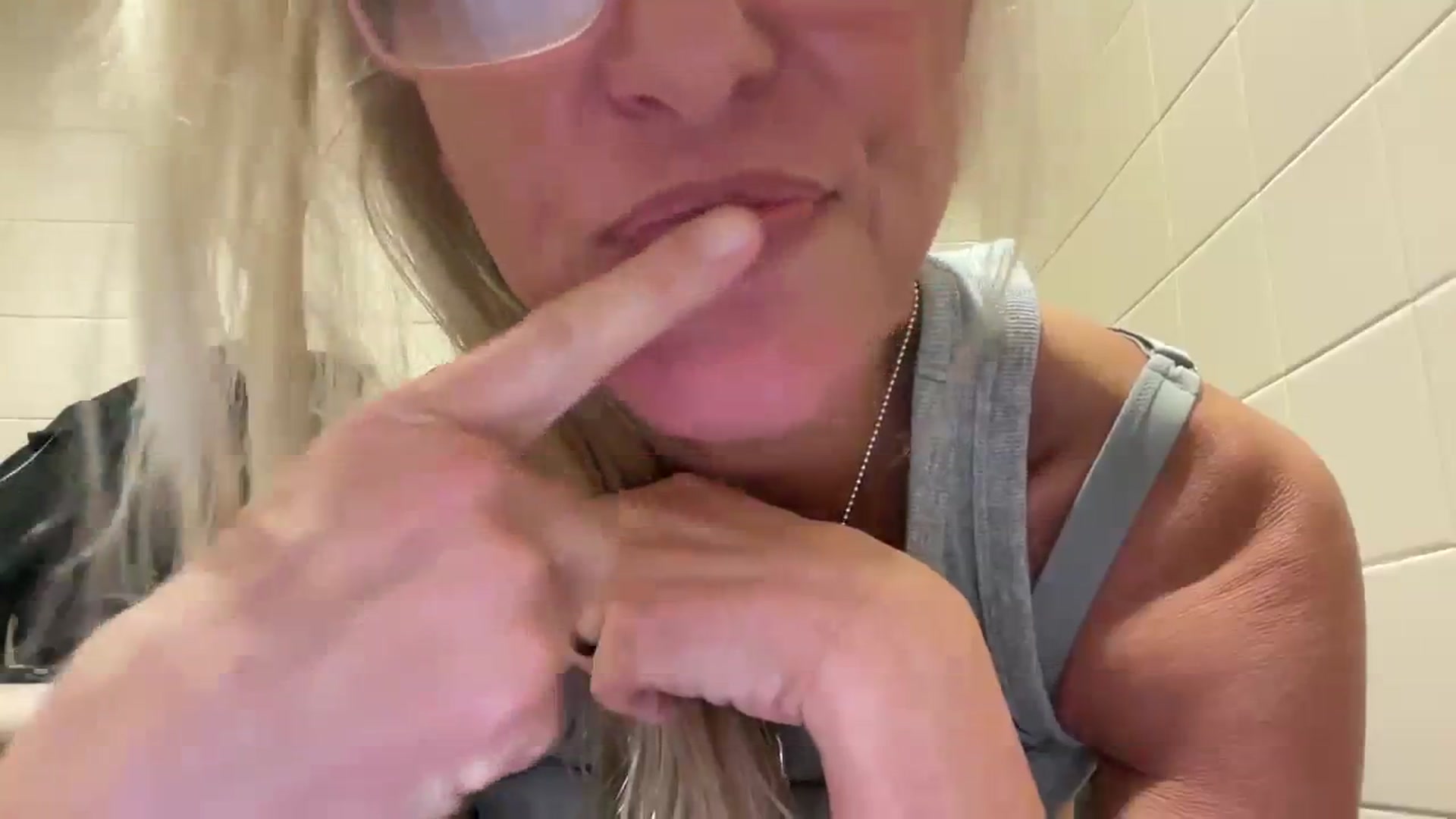 Gallery image thumbnail from jadeandpearls's myfreecams stream on, 11/08/2023, 17:19 image 13 of 20