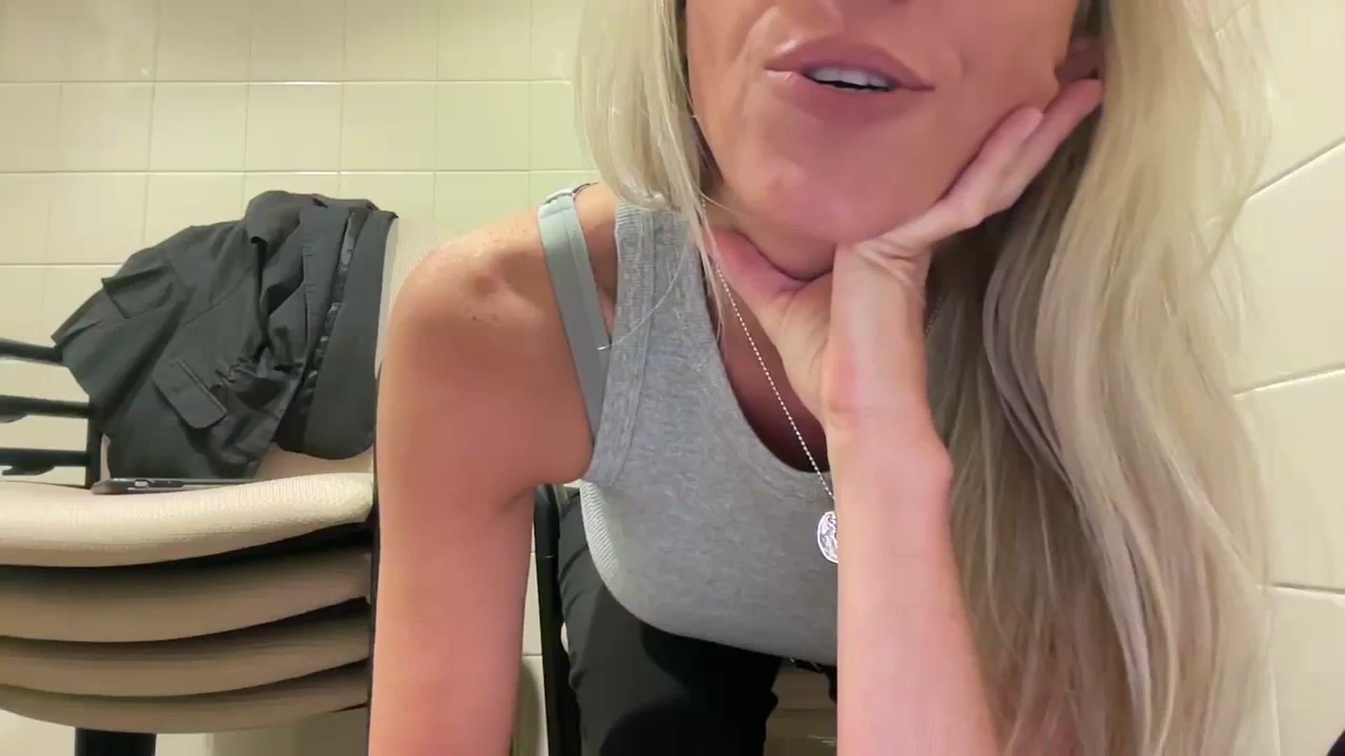 Gallery image thumbnail from jadeandpearls's myfreecams stream on, 11/08/2023, 17:19 image 8 of 20