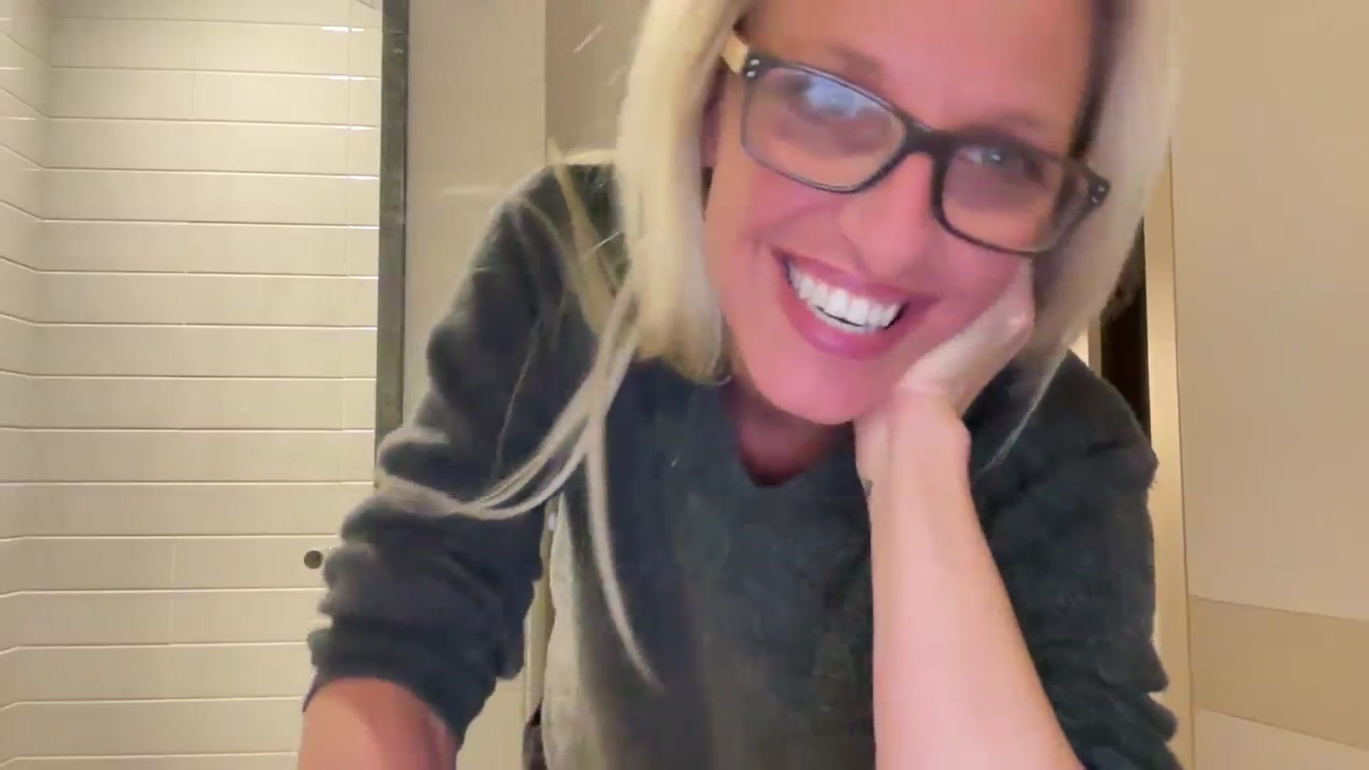 Gallery image thumbnail from jadeandpearls's myfreecams stream on, 11/26/2023, 11:47 image 16 of 20