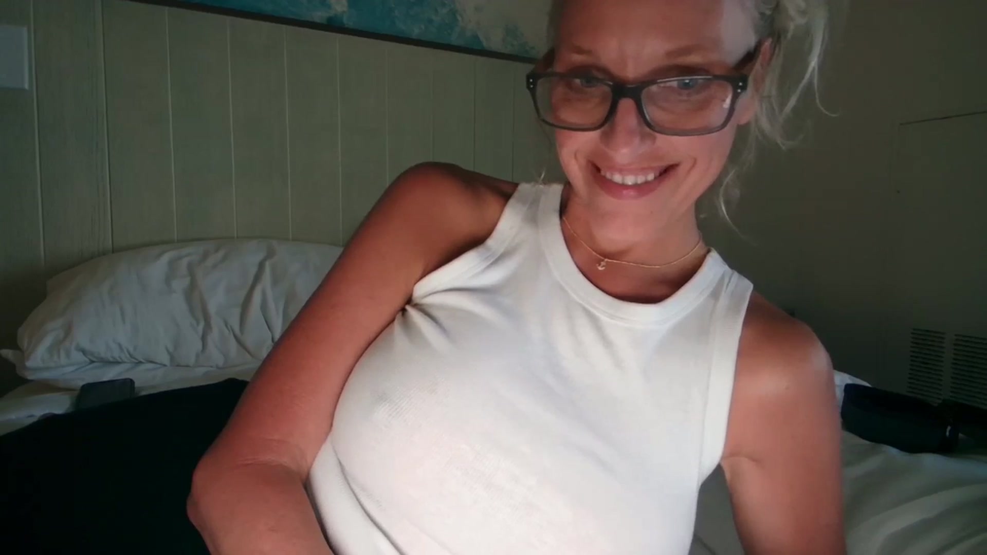 Gallery image thumbnail from jadeandpearls's myfreecams stream on, 11/30/2023, 03:43 image 7 of 20