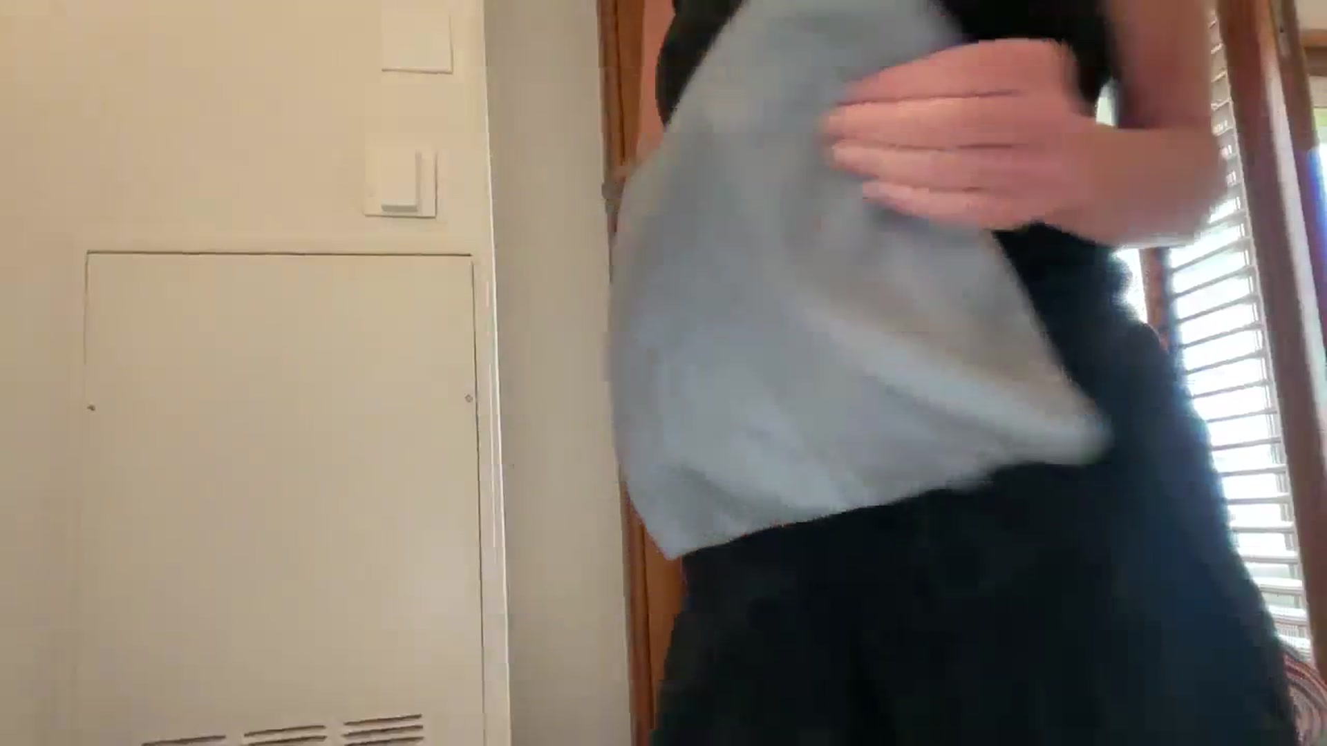 Gallery image thumbnail from jadeandpearls's myfreecams stream on, 12/01/2023, 24:59 image 18 of 20