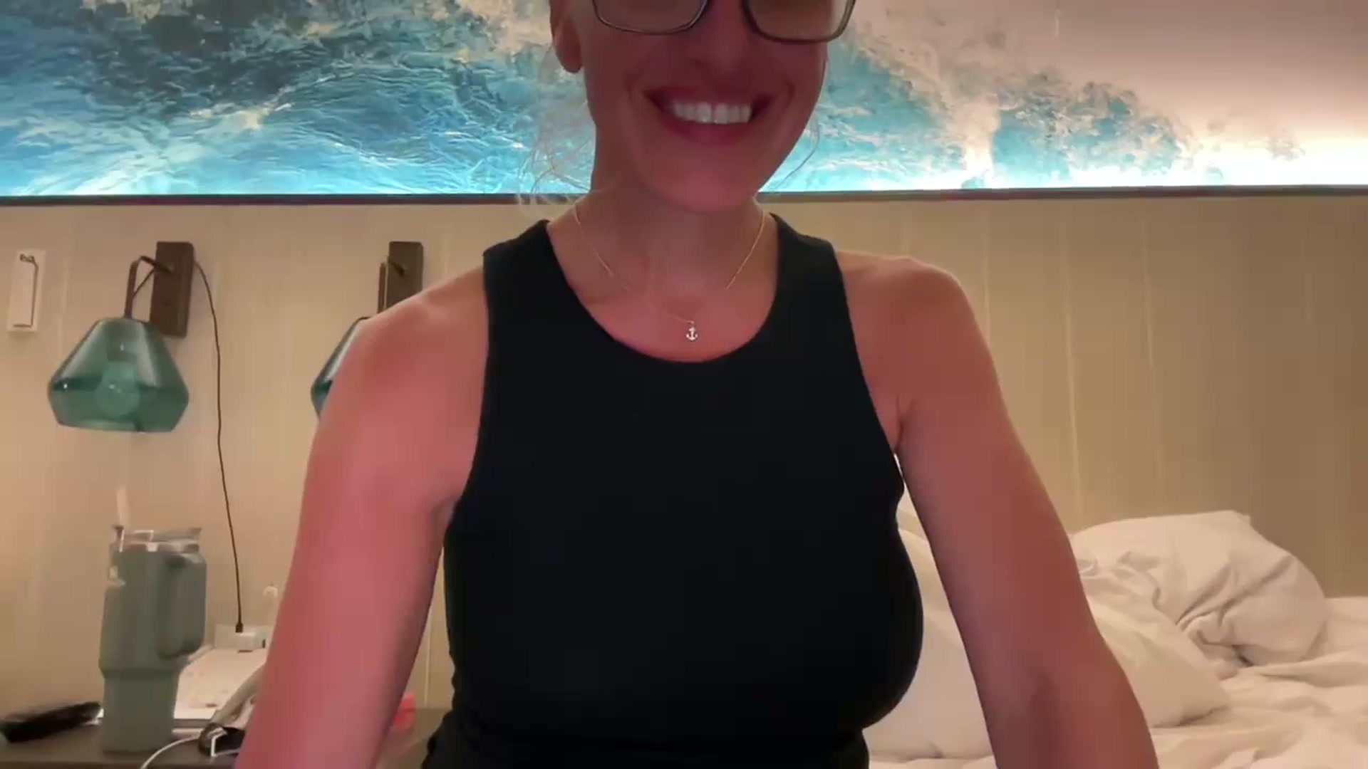 Gallery image thumbnail from jadeandpearls's myfreecams stream on, 12/01/2023, 05:21 image 16 of 20