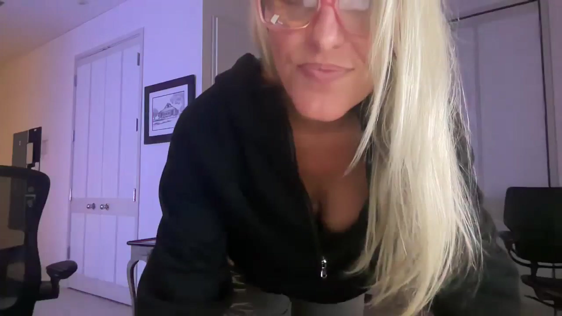 Gallery image thumbnail from jadeandpearls's myfreecams stream on, 12/17/2023, 02:25 image 12 of 20