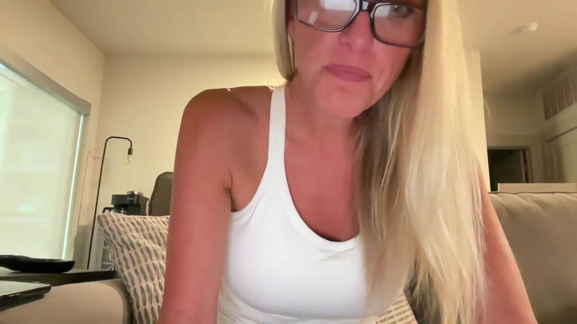Gallery image thumbnail from jadeandpearls's myfreecams stream on, 12/22/2023, 21:08 image 2 of 20