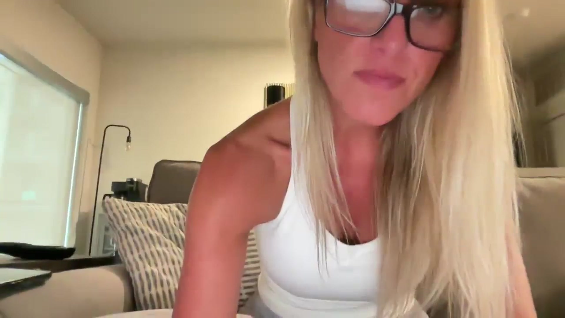 Gallery image thumbnail from jadeandpearls's myfreecams stream on, 12/22/2023, 21:08 image 4 of 20