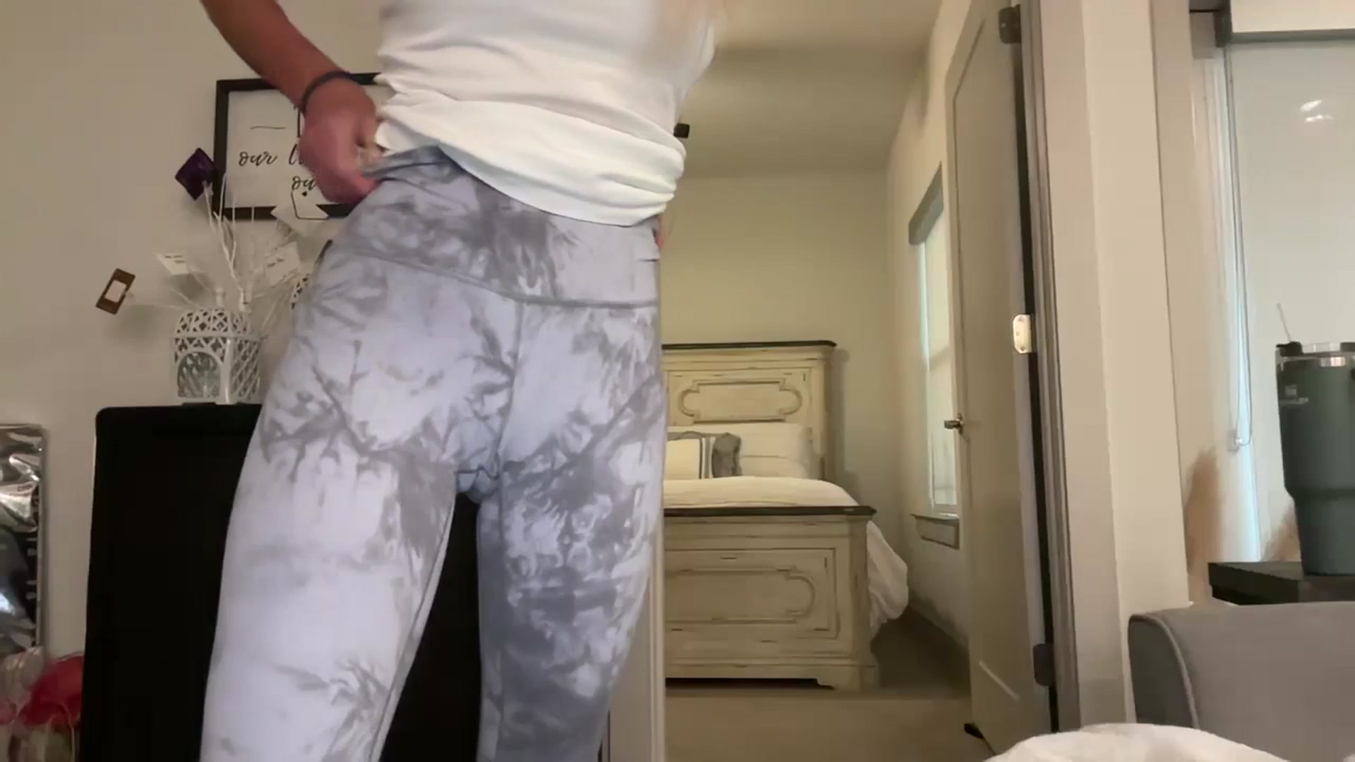 Gallery image thumbnail from jadeandpearls's myfreecams stream on, 12/22/2023, 21:08 image 13 of 20