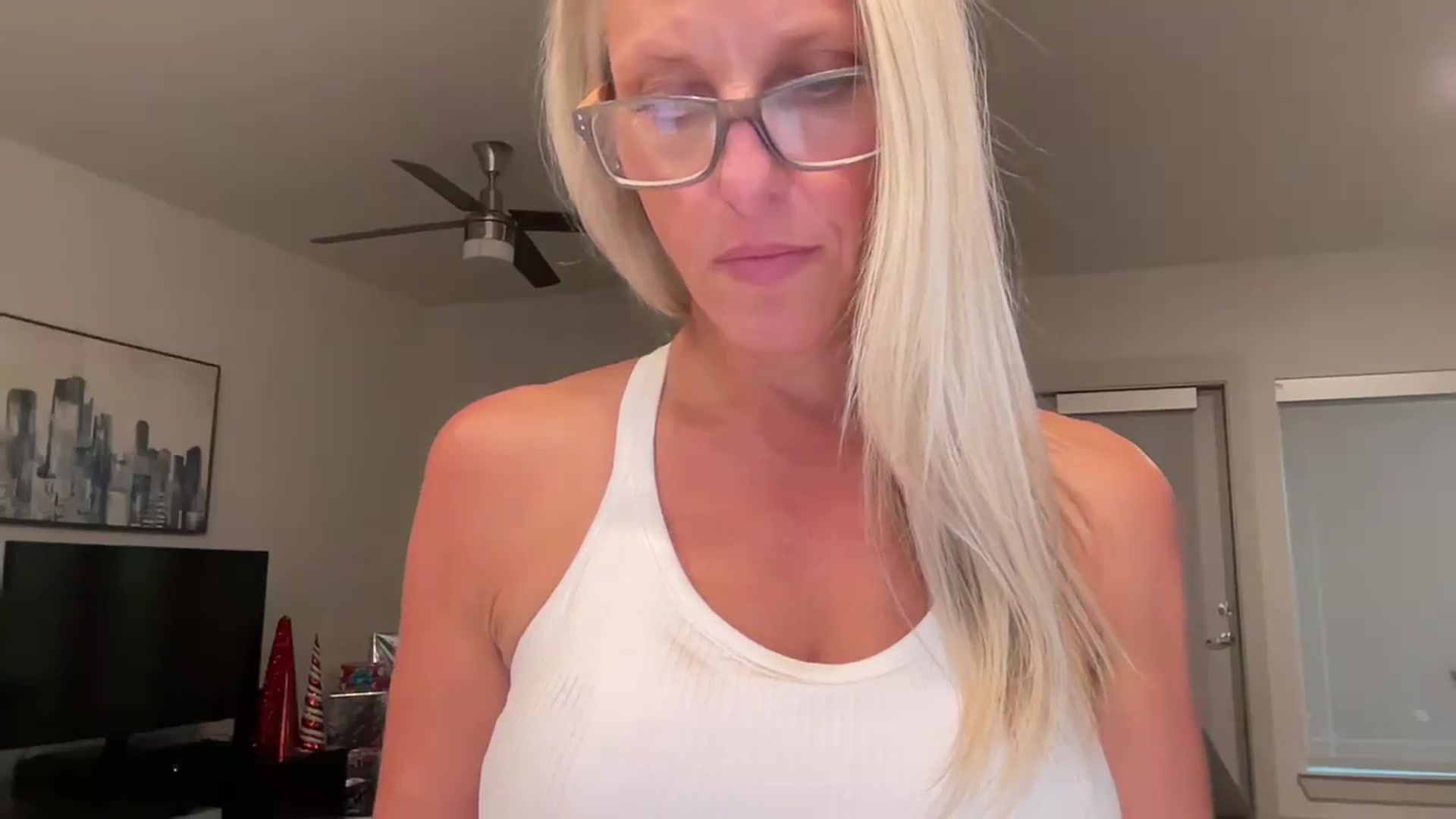 Gallery image thumbnail from jadeandpearls's myfreecams stream on, 12/22/2023, 22:48 image 4 of 20