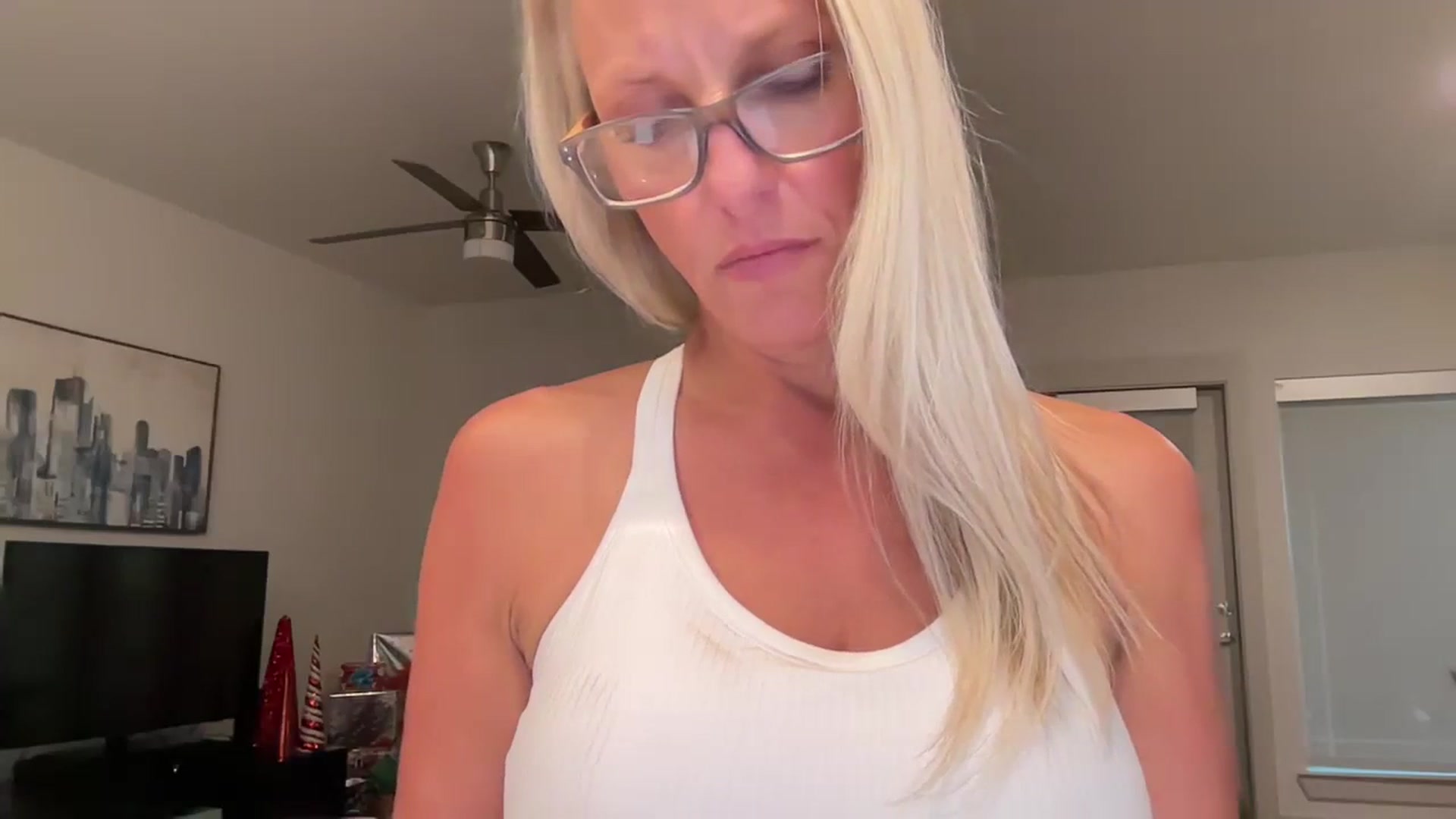 Gallery image thumbnail from jadeandpearls's myfreecams stream on, 12/22/2023, 22:48 image 3 of 20