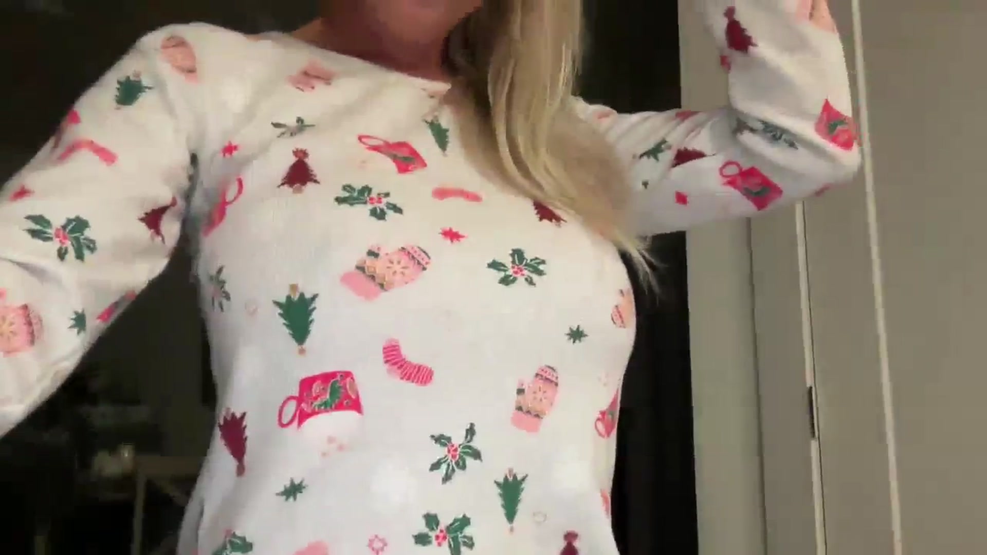 Gallery image thumbnail from jadeandpearls's myfreecams stream on, 12/24/2023, 02:18 image 2 of 20