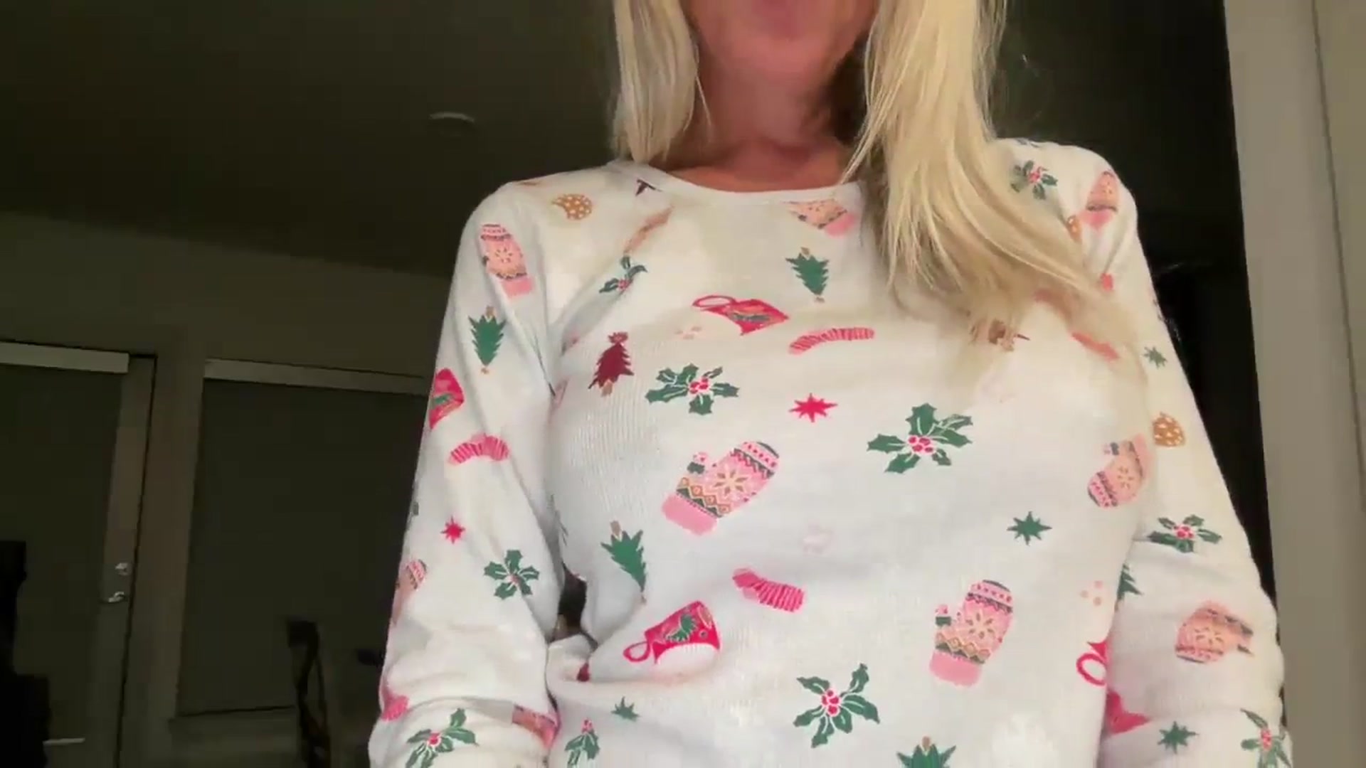 Gallery image thumbnail from jadeandpearls's myfreecams stream on, 12/24/2023, 02:18 image 6 of 20