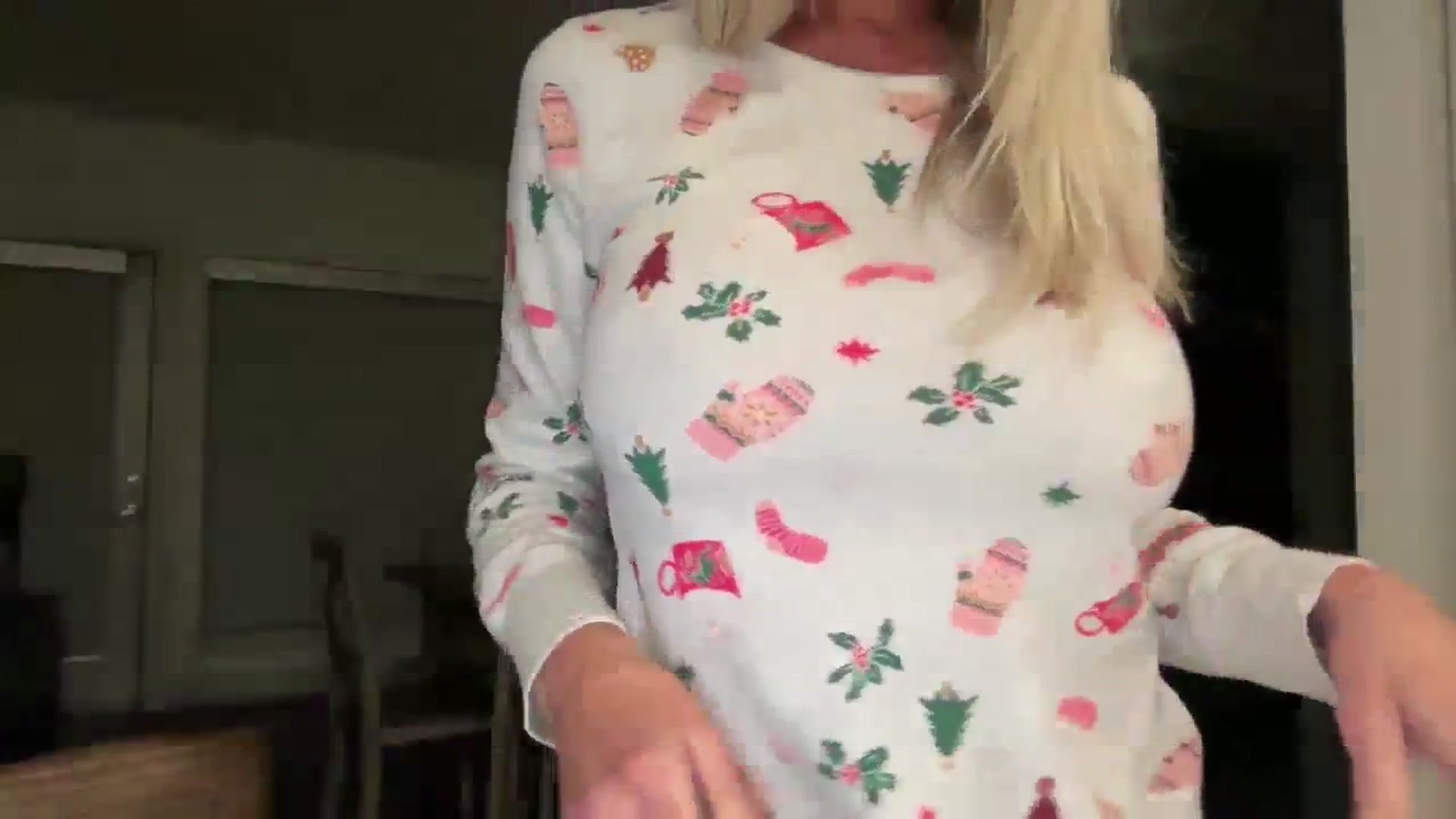 Gallery image thumbnail from jadeandpearls's myfreecams stream on, 12/24/2023, 02:18 image 7 of 20