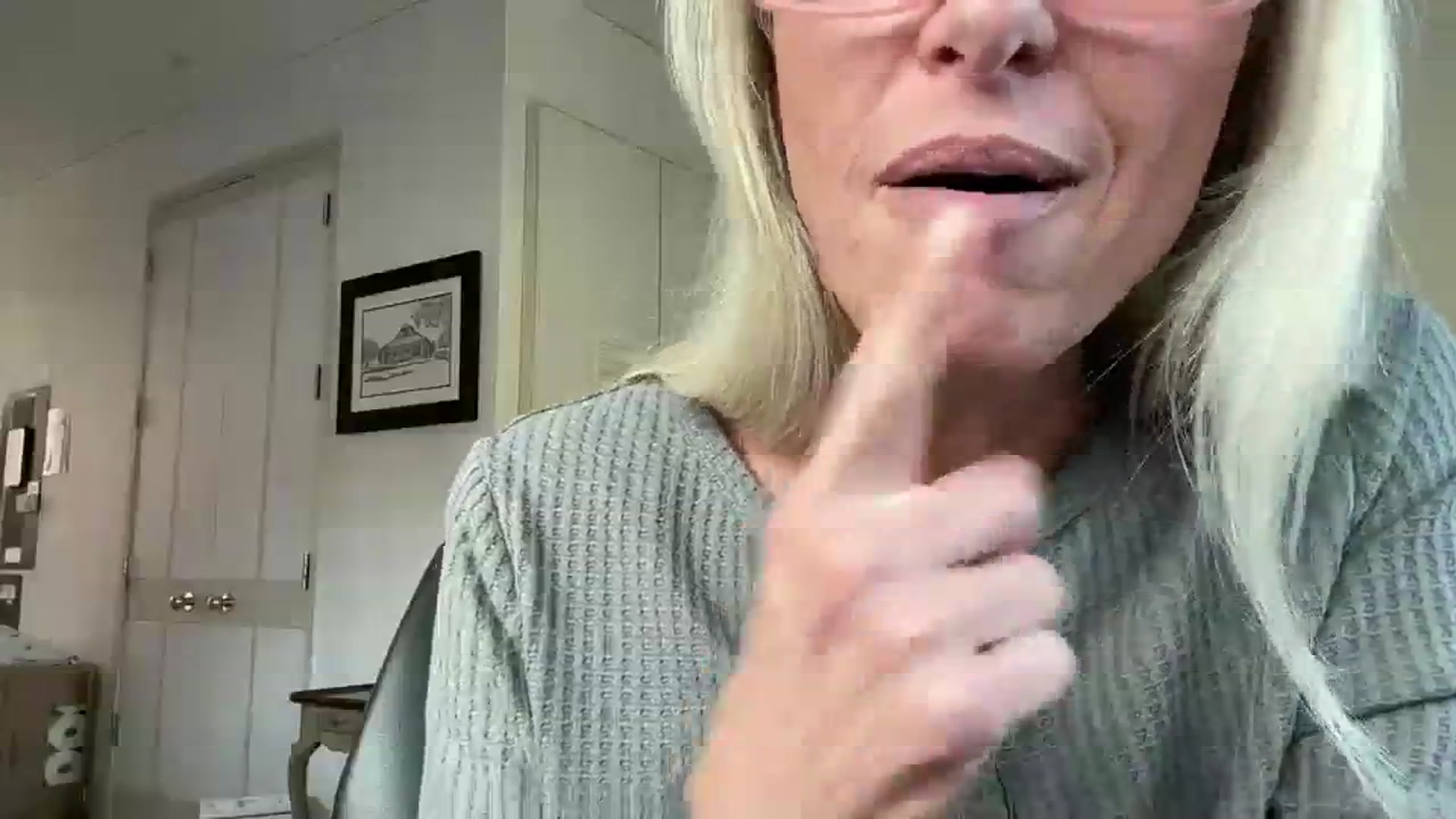 Gallery image thumbnail from jadeandpearls's myfreecams stream on, 12/24/2023, 21:56 image 14 of 20