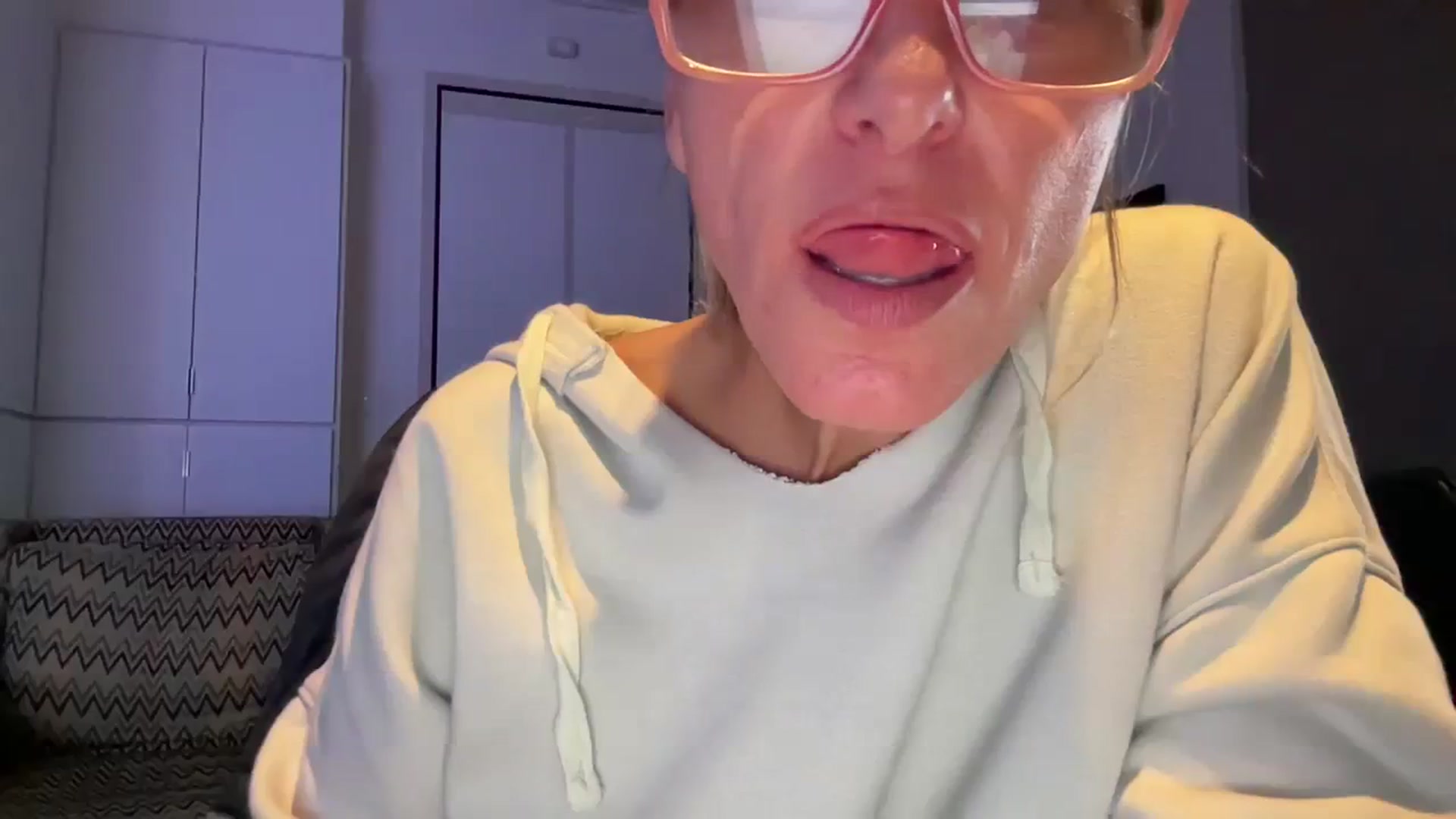 Gallery image thumbnail from jadeandpearls's myfreecams stream on, 12/31/2023, 03:39 image 8 of 20