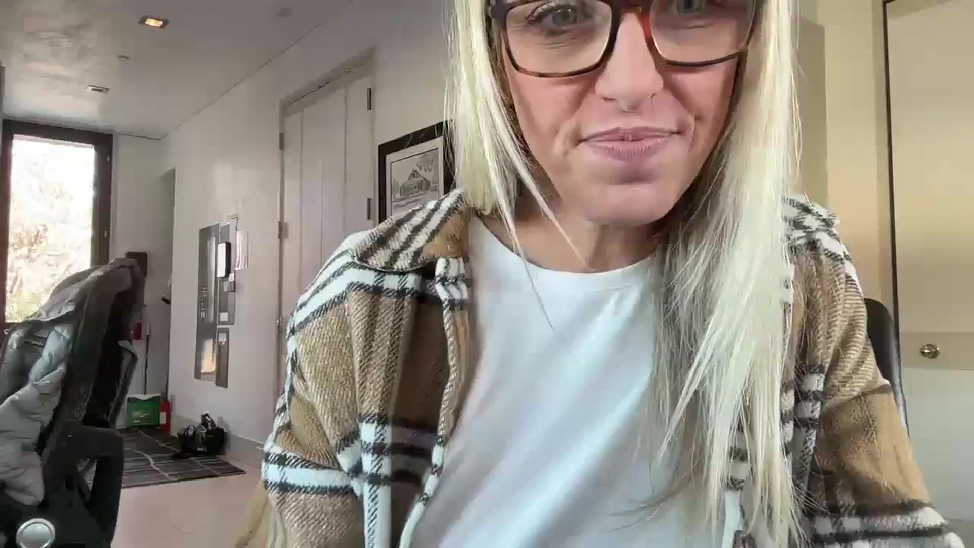 Gallery image thumbnail from jadeandpearls's myfreecams stream on, 01/20/2024, 22:23 image 4 of 20