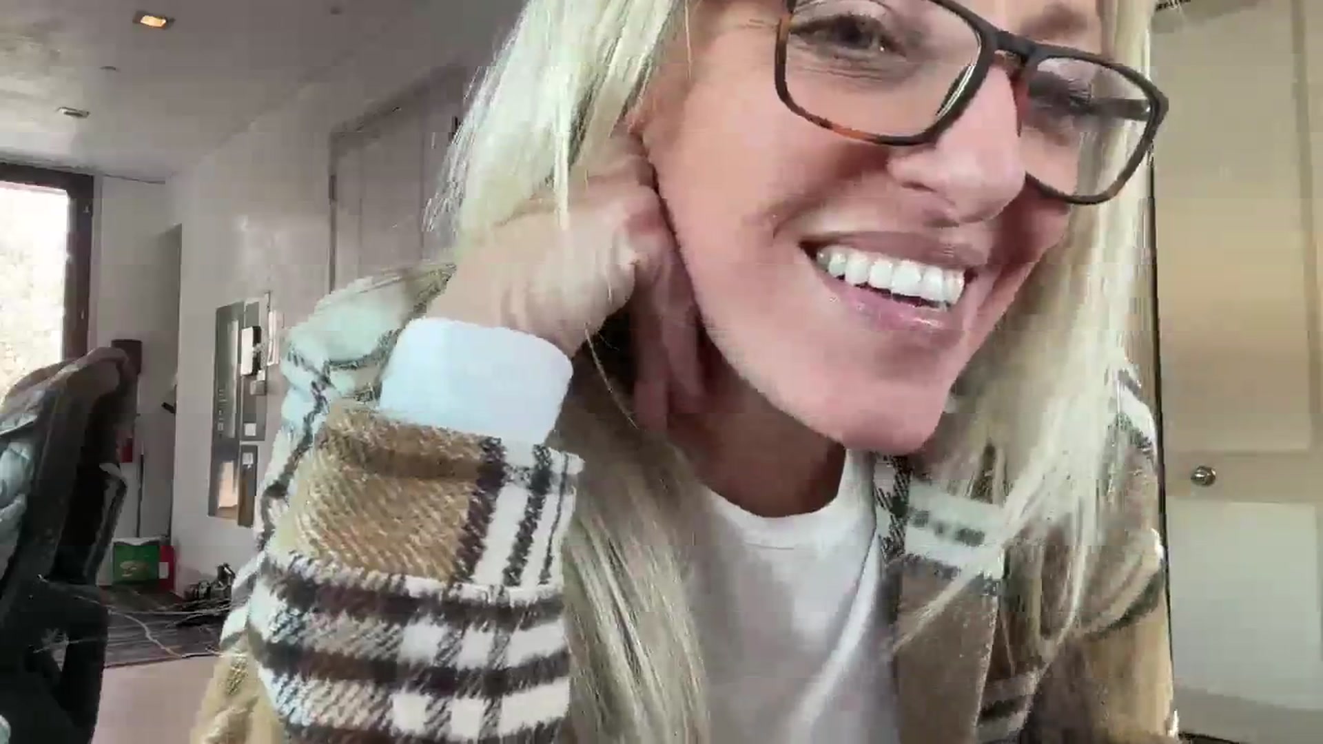 Gallery image thumbnail from jadeandpearls's myfreecams stream on, 01/20/2024, 22:23 image 13 of 20