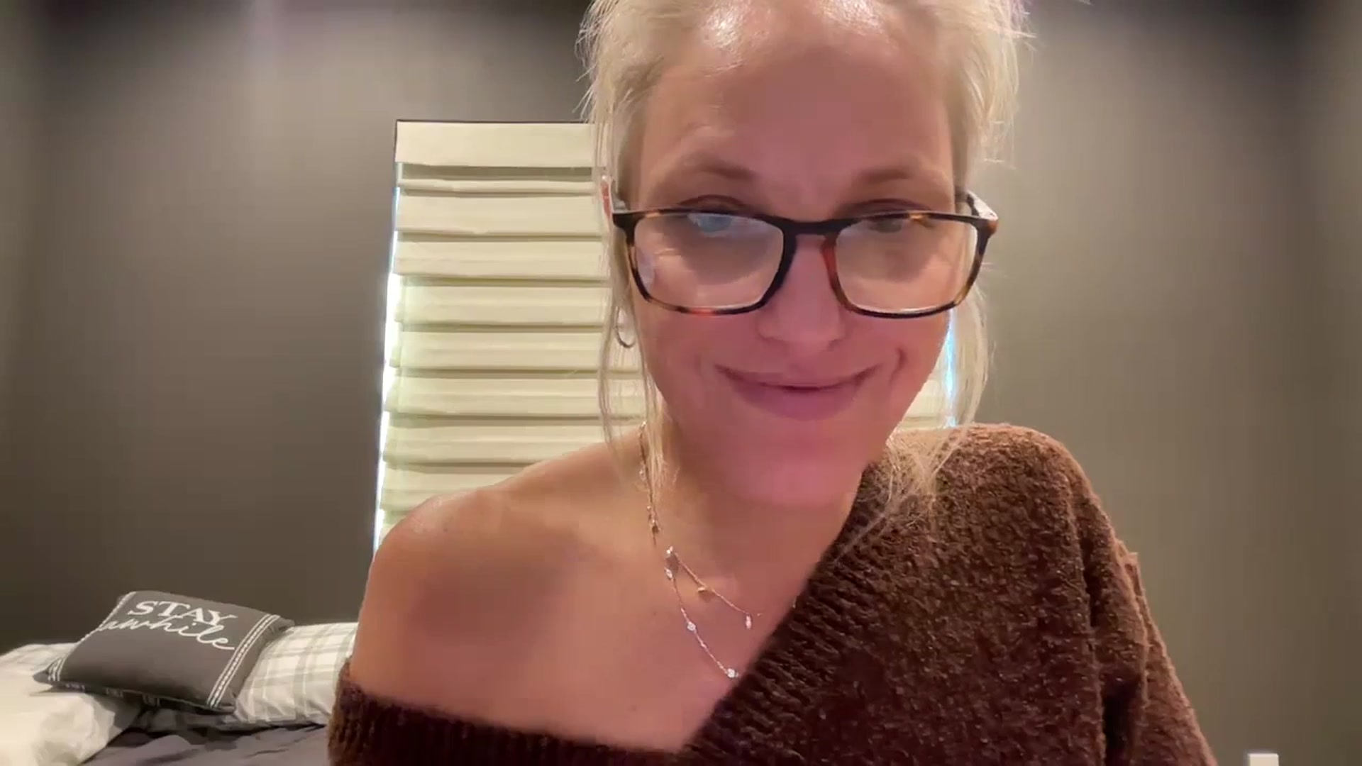 Gallery image thumbnail from jadeandpearls's myfreecams stream on, 01/28/2024, 22:40 image 15 of 20