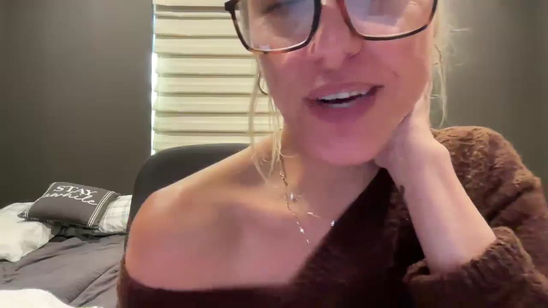 Gallery image thumbnail from jadeandpearls's myfreecams stream on, 01/28/2024, 22:40 image 11 of 20