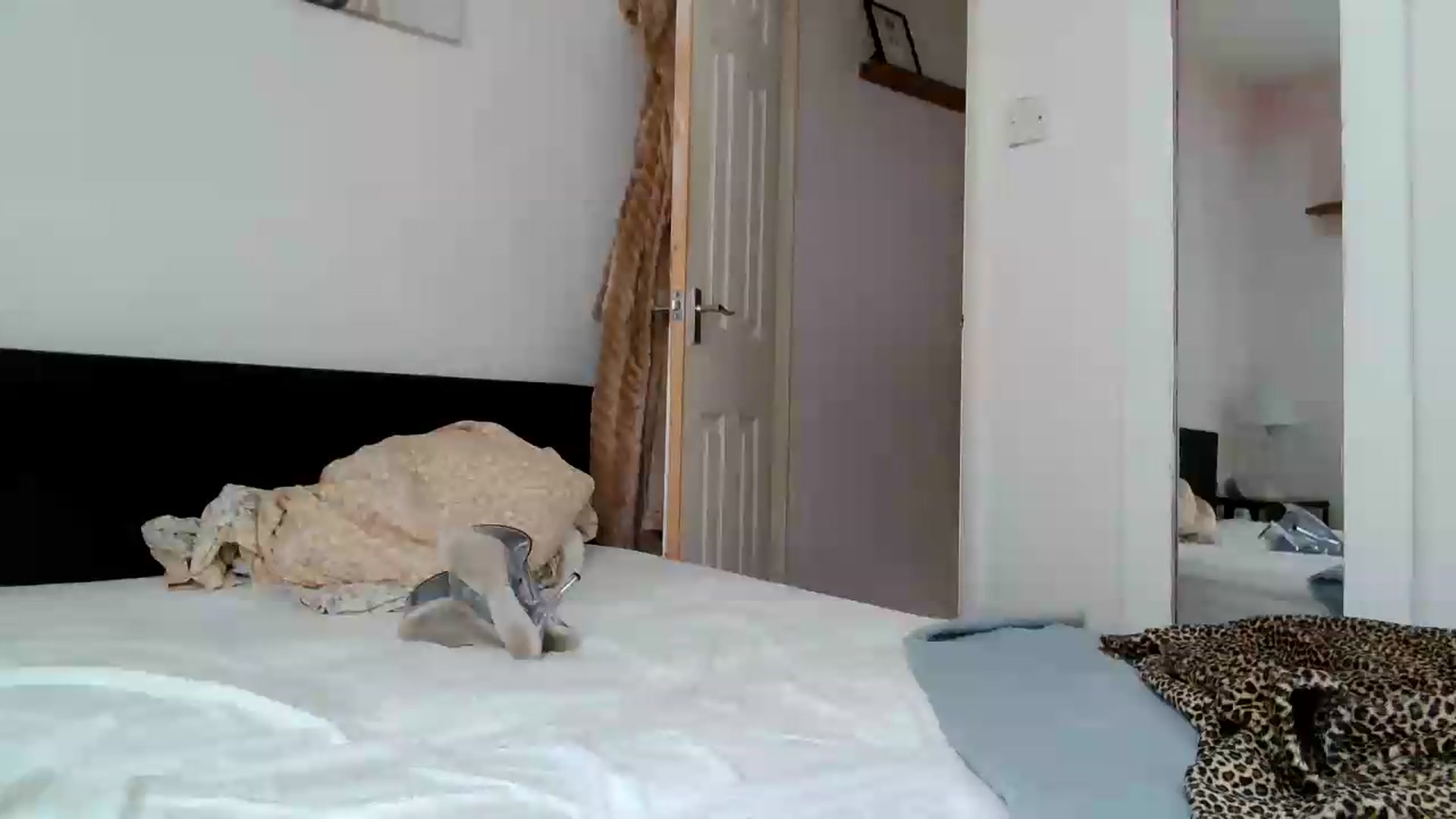Gallery image thumbnail from jadelee8's myfreecams stream on, 08/10/2026, 15:00 image 10 of 20