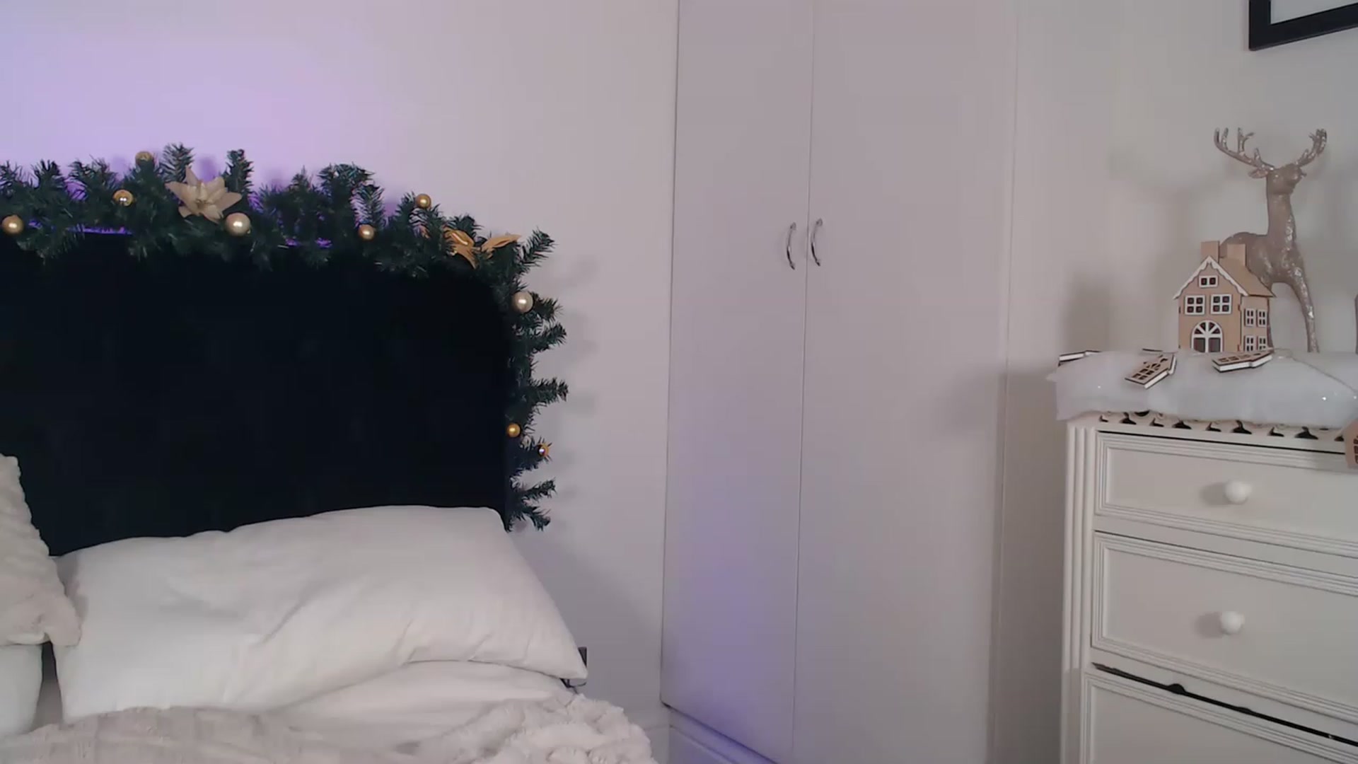 Gallery image thumbnail from jamiejones's myfreecams stream on, 12/13/2022, 24:29 image 9 of 20