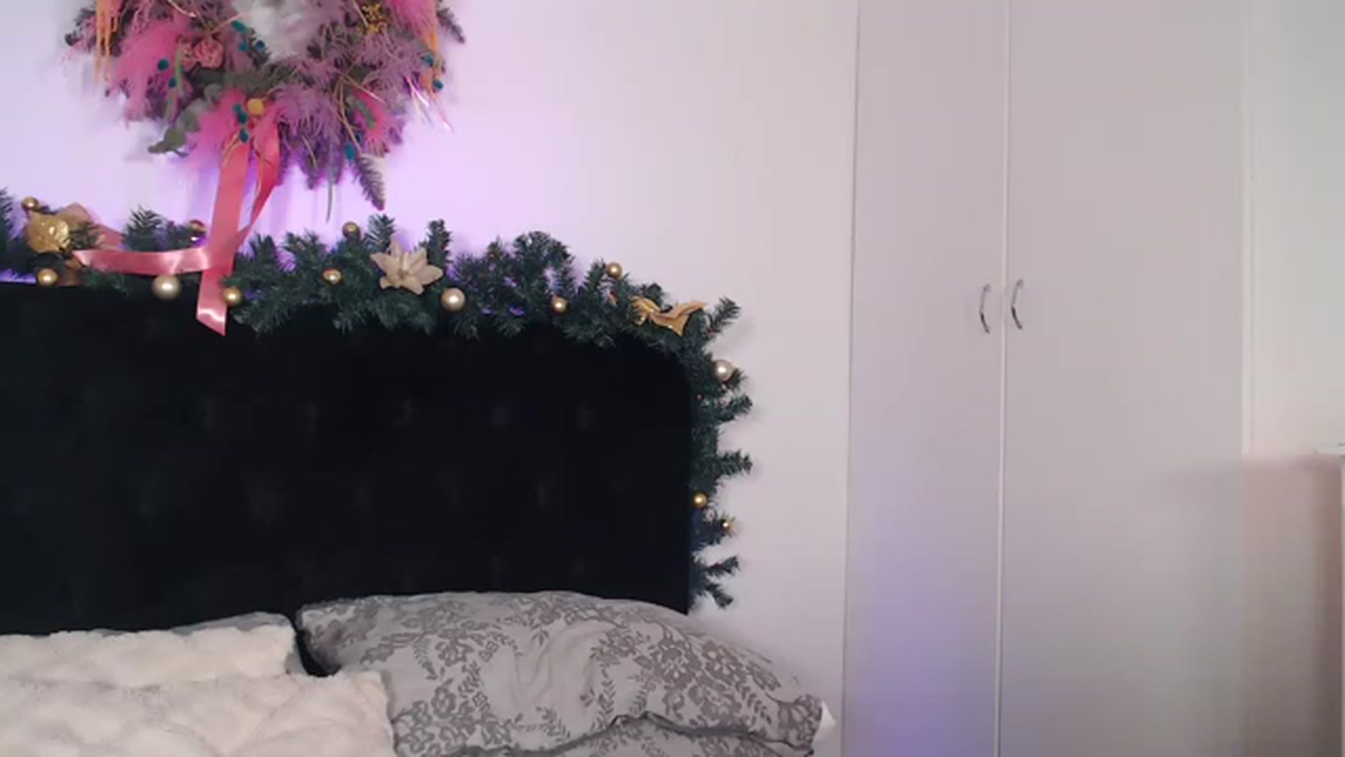 Gallery image thumbnail from jamiejones's myfreecams stream on, 12/28/2022, 23:12 image 11 of 20